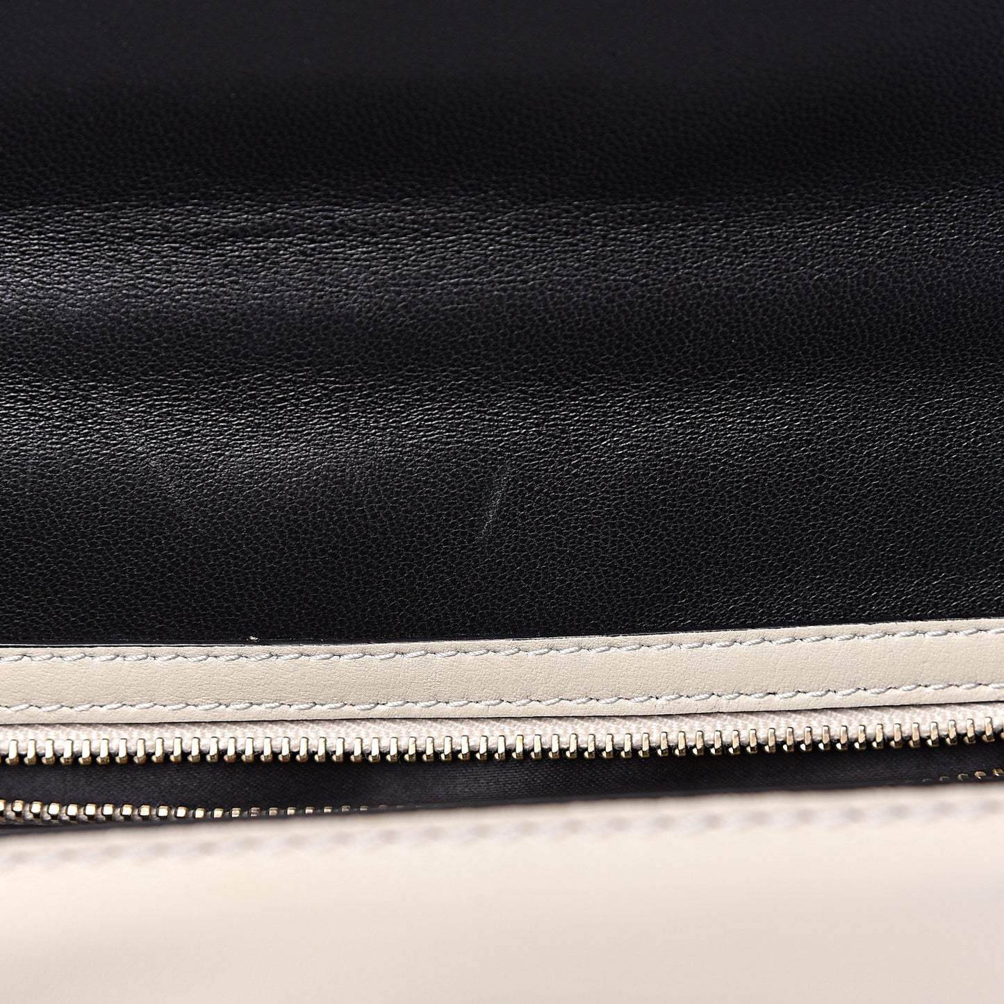Vitello Medium Glam Lock Rockstud Flap Black Light Ivory