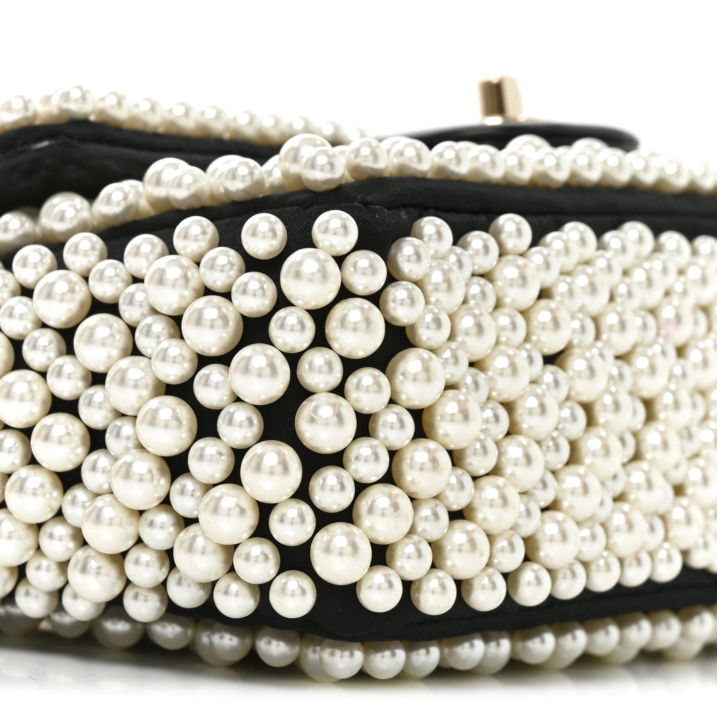 Lambskin Pearl On Flap Black
