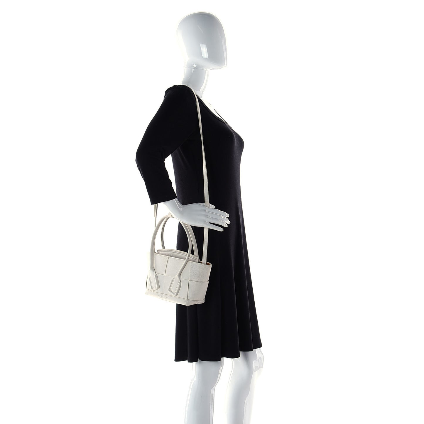 Grained Calfskin Maxi Intrecciato Arco 29 Plaster
