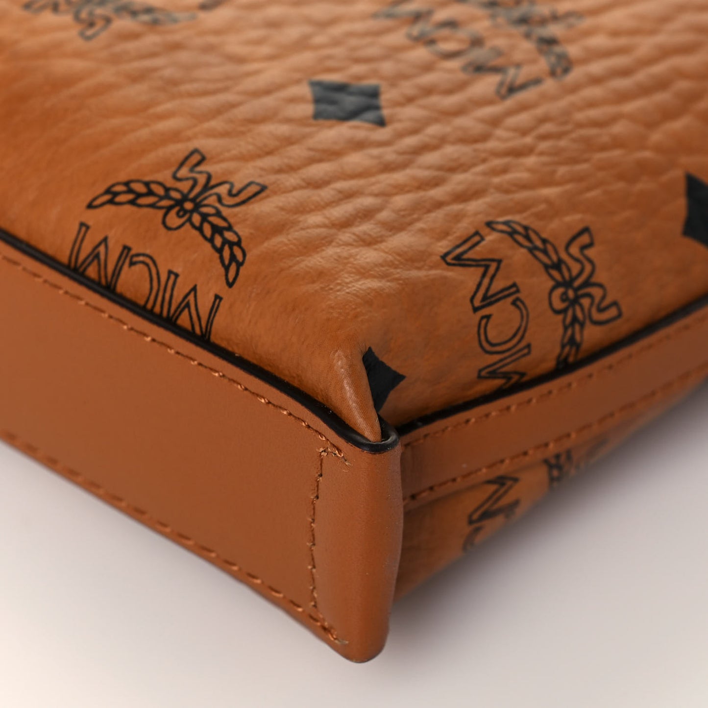 Visetos Essential Crossbody Bag Cognac