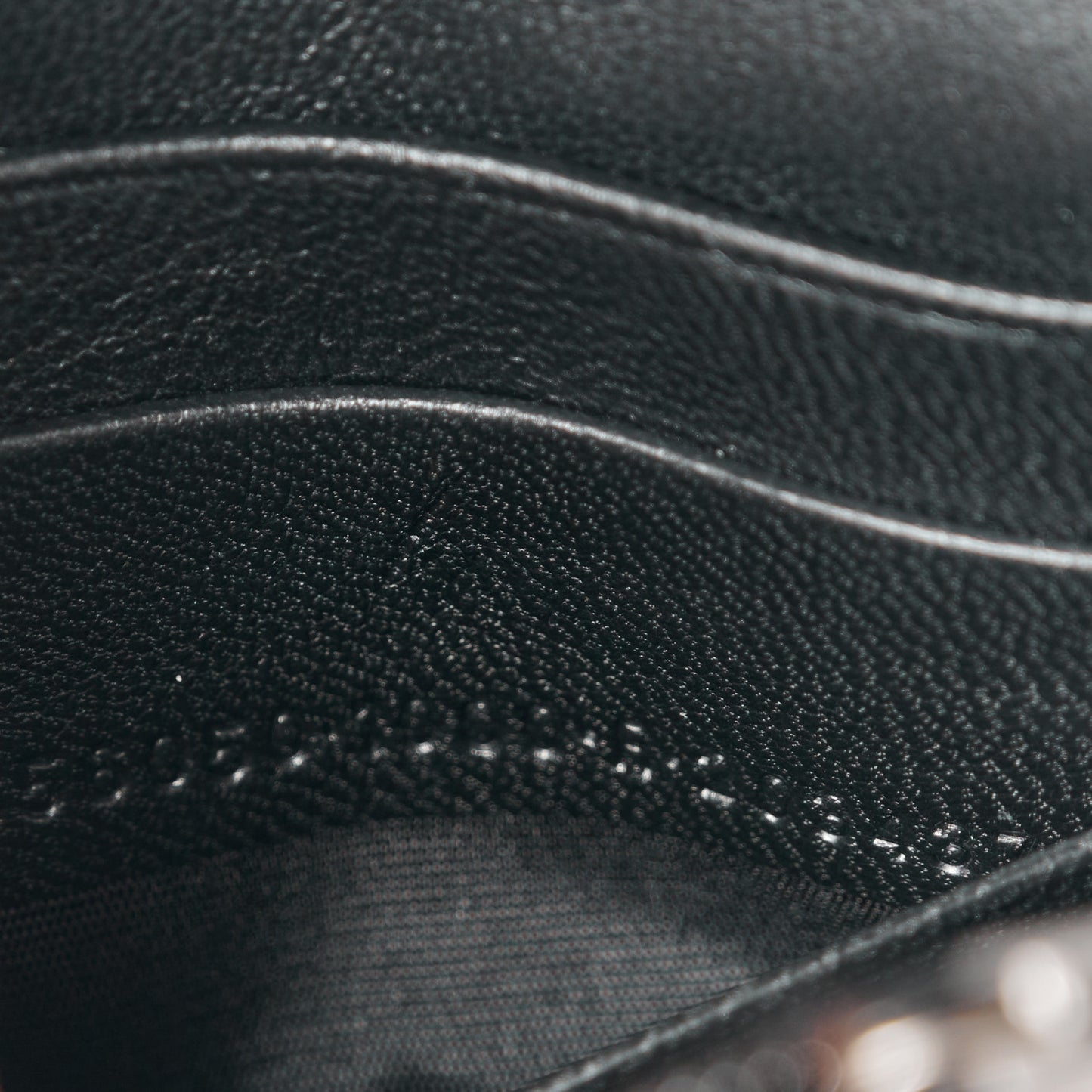 Shiny Calfskin Monochrome Crocodile Embossed Hourglass Chain Bag Black