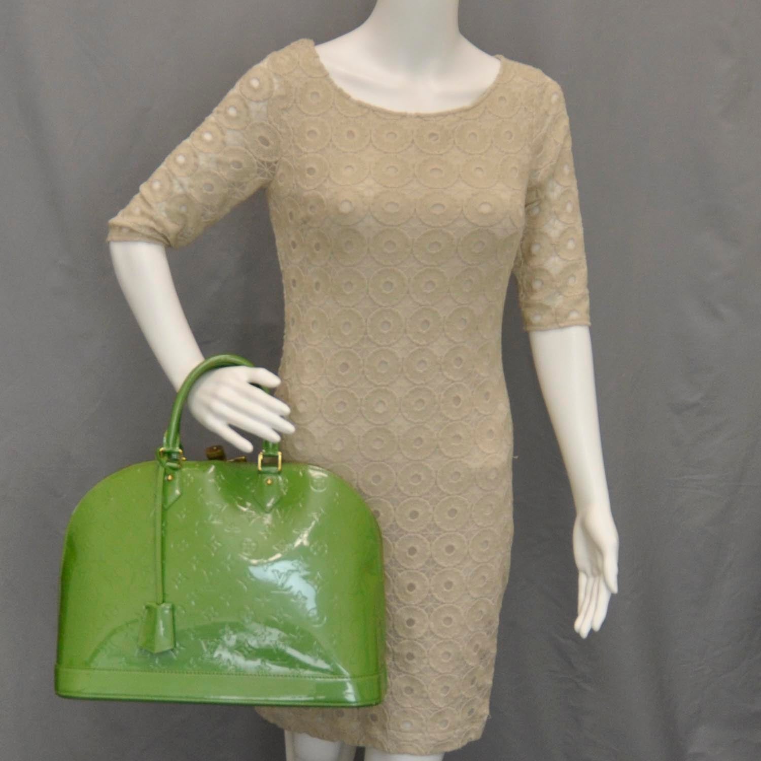 Louis Vuitton Vernis Alma MM Vert Tonic 2 of 9