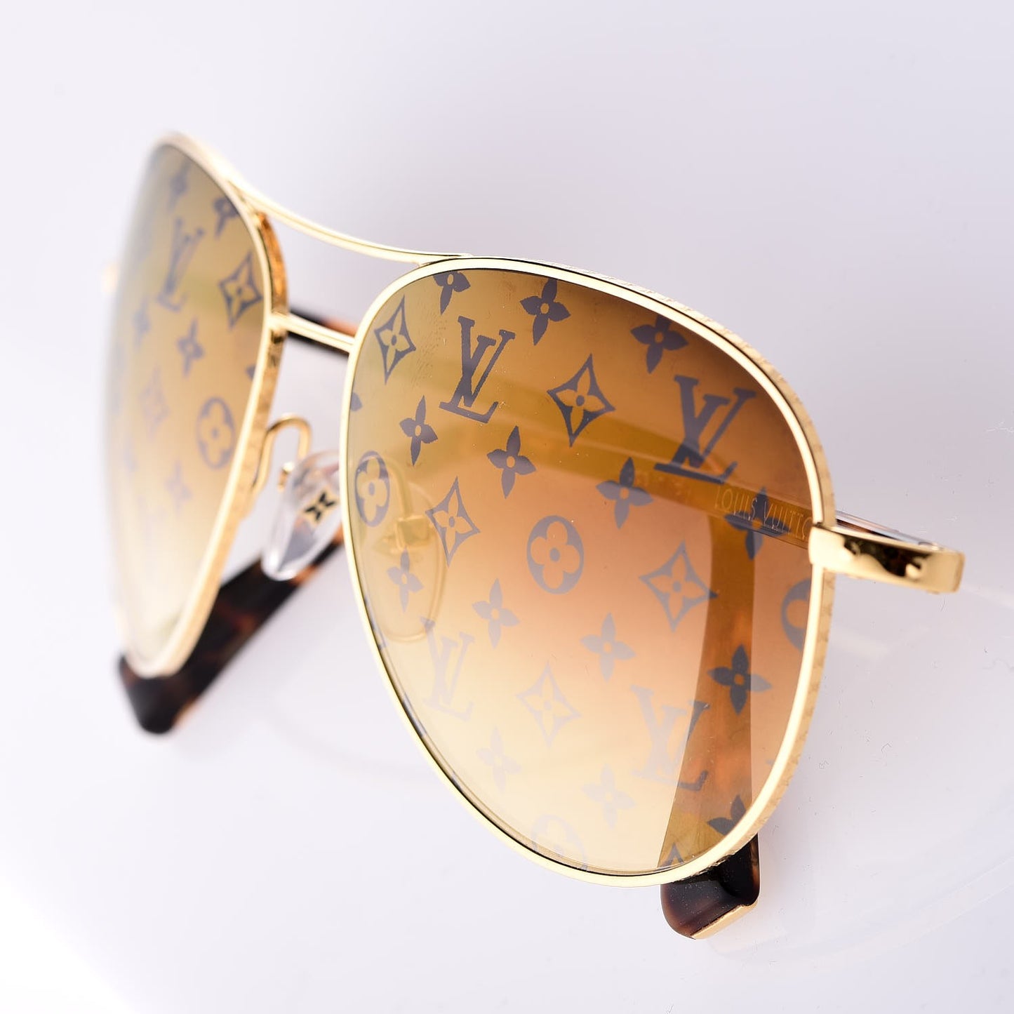 Conspiration Pilote Sunglasses Z0164U Gold