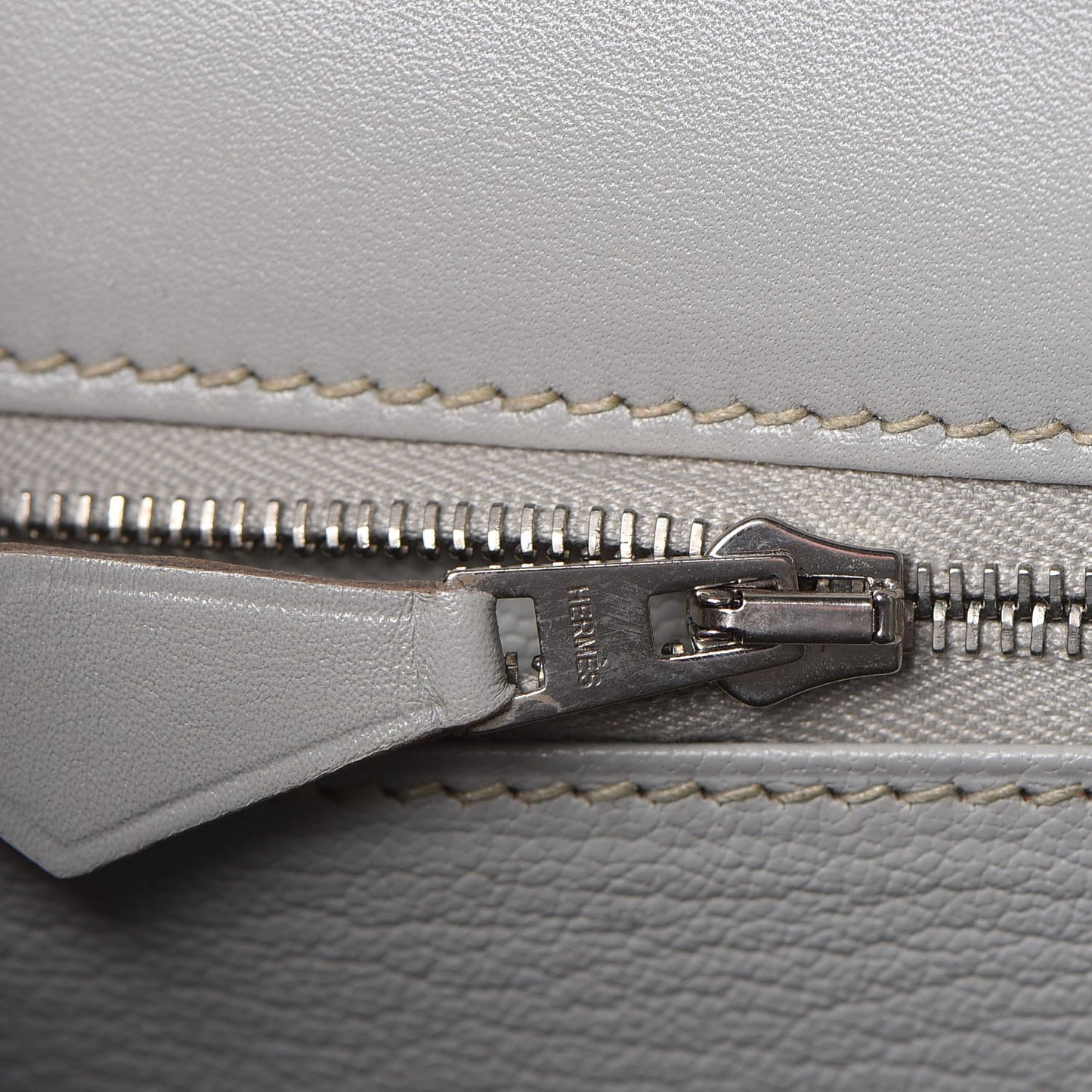 Tadelakt Kelly Sellier Guilloche 28 Gris Perle