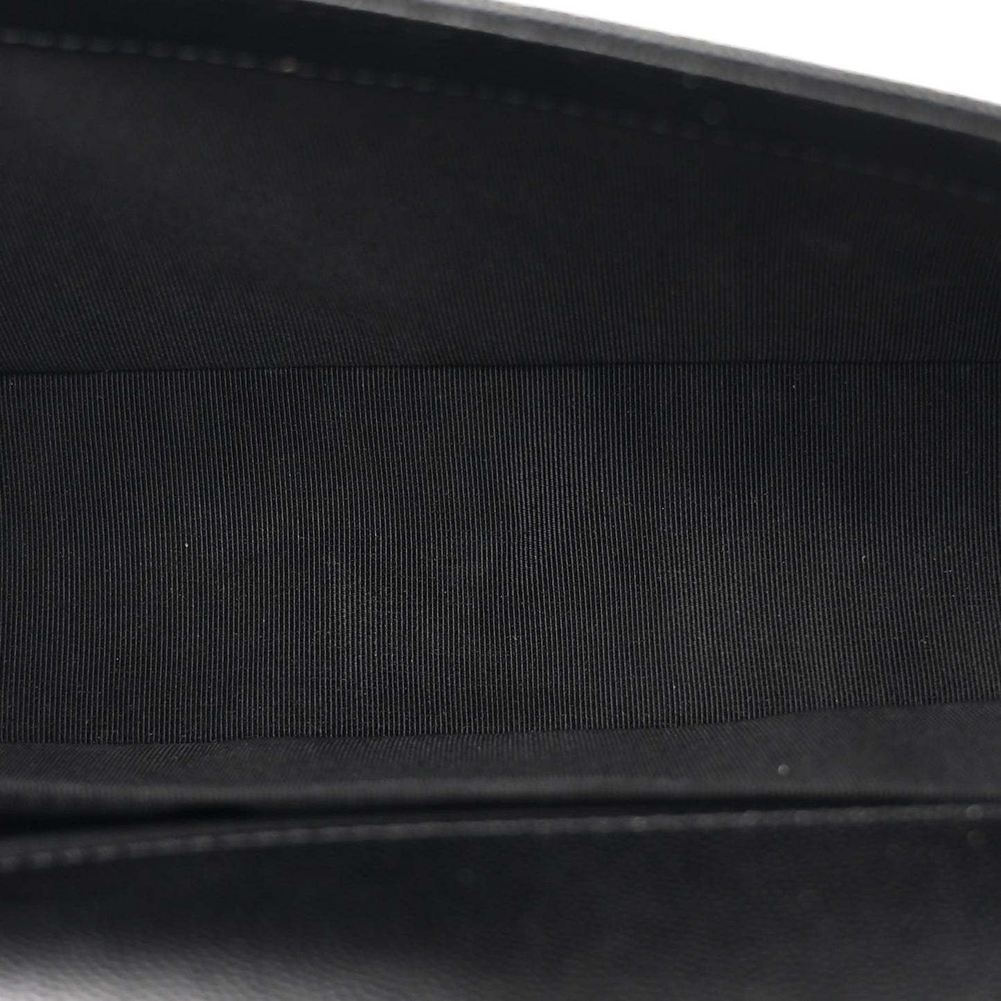 Caviar Quilted Medium Boy Flap Black