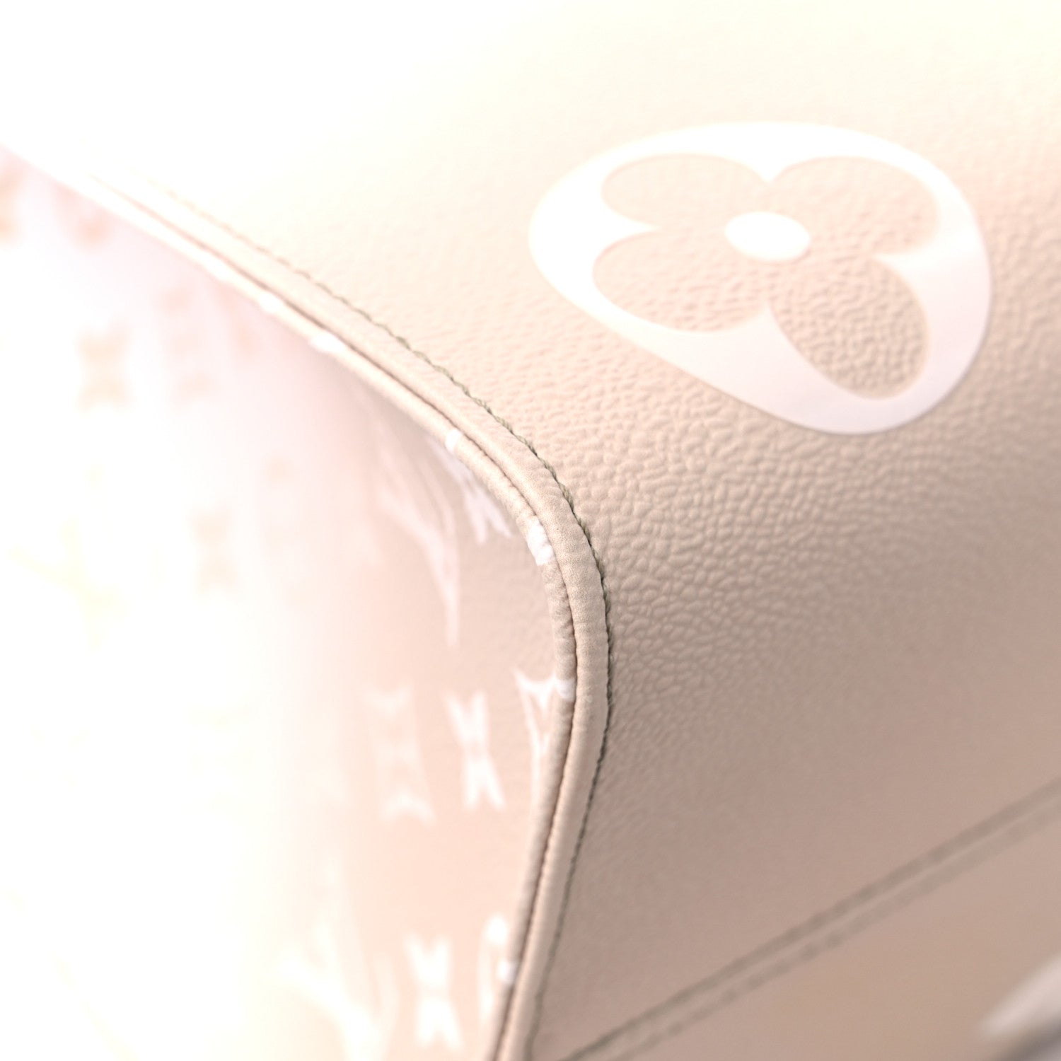 Louis Vuitton Monogram Giant Spring In The City OnTheGo MM Sunset Kaki 9 of 12
