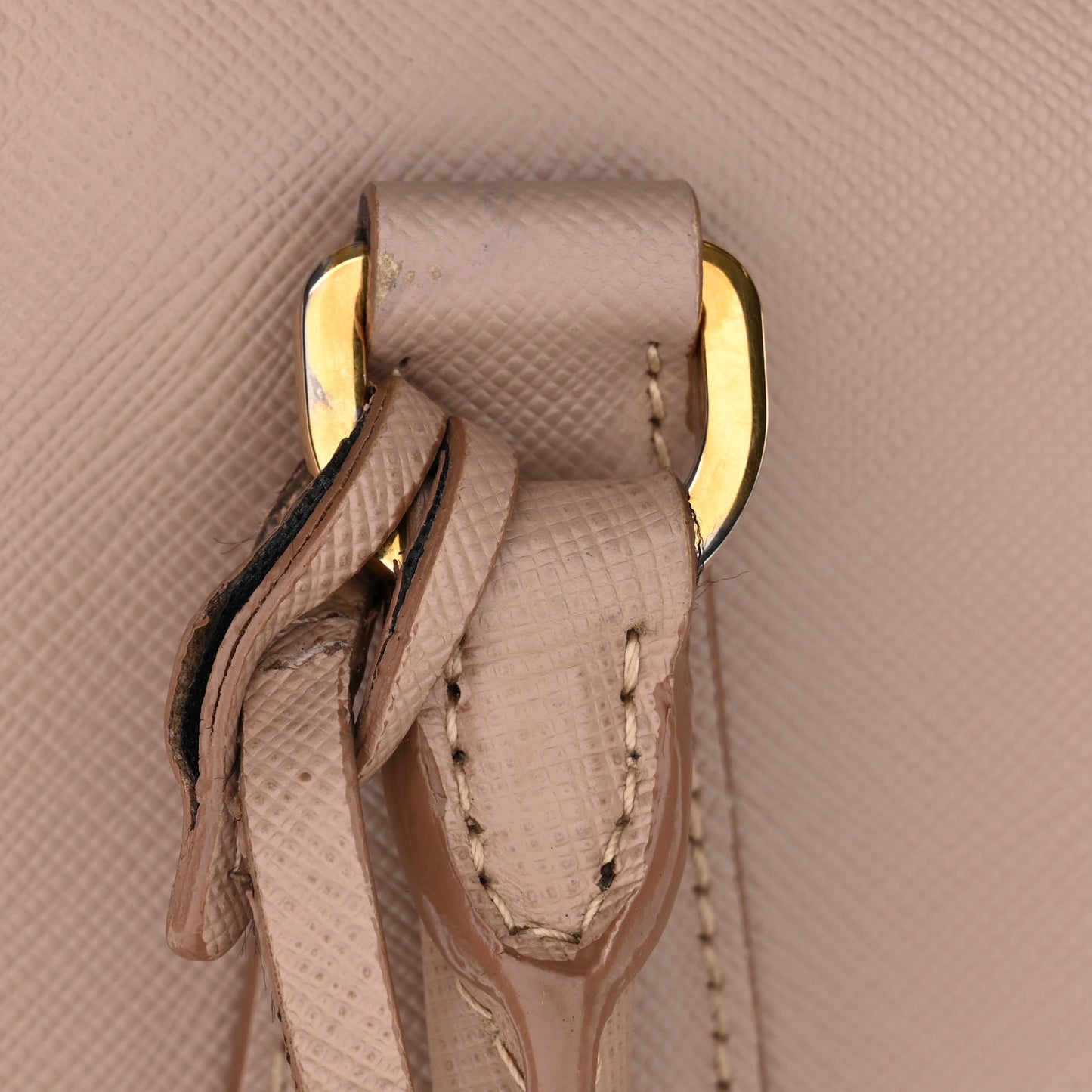 Saffiano Lux Medium Tote Cammeo