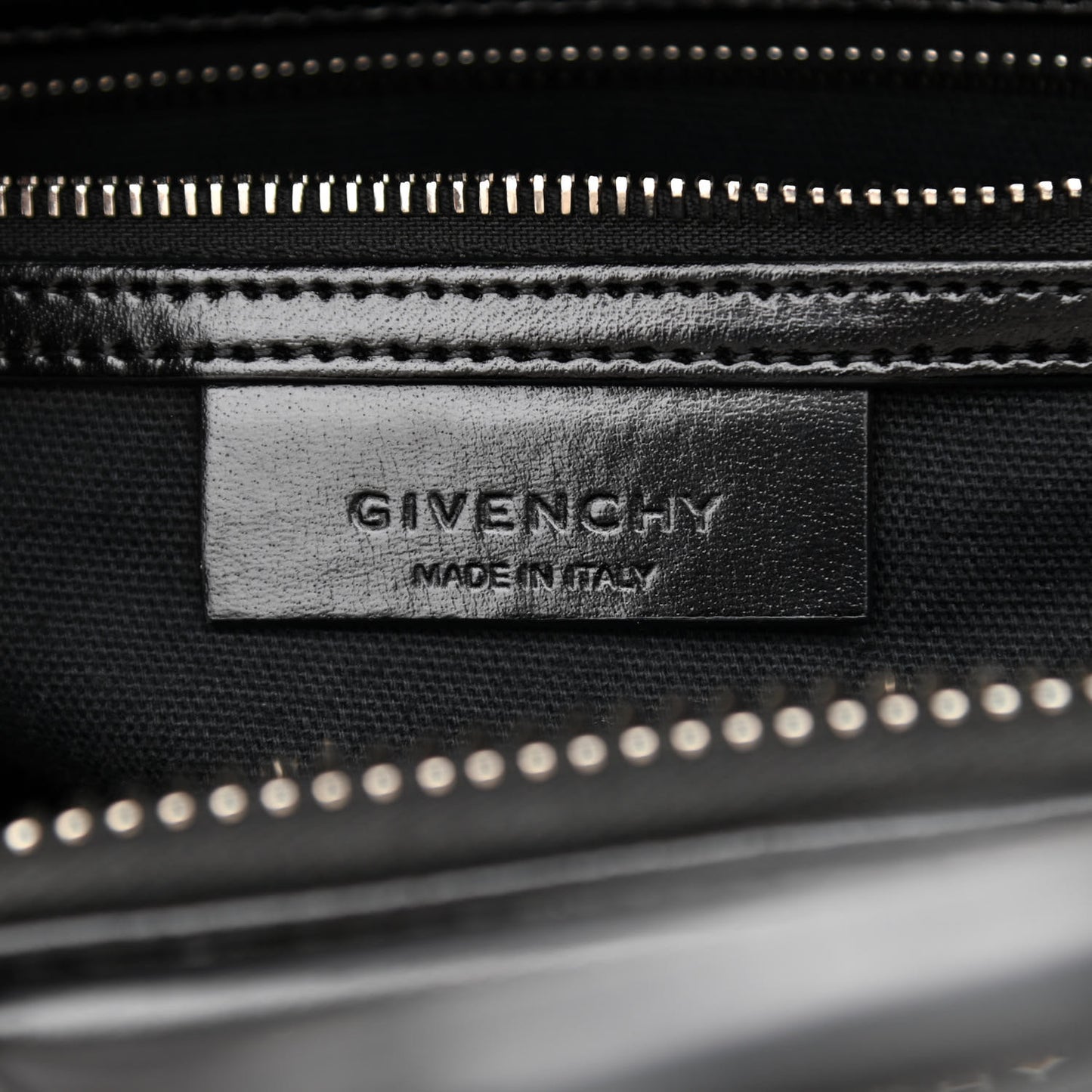 Shiny Lord Calfskin Small Antigona Black