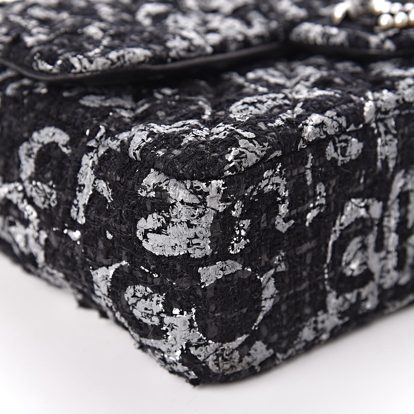 Tweed Westminster Pearl Flap Black