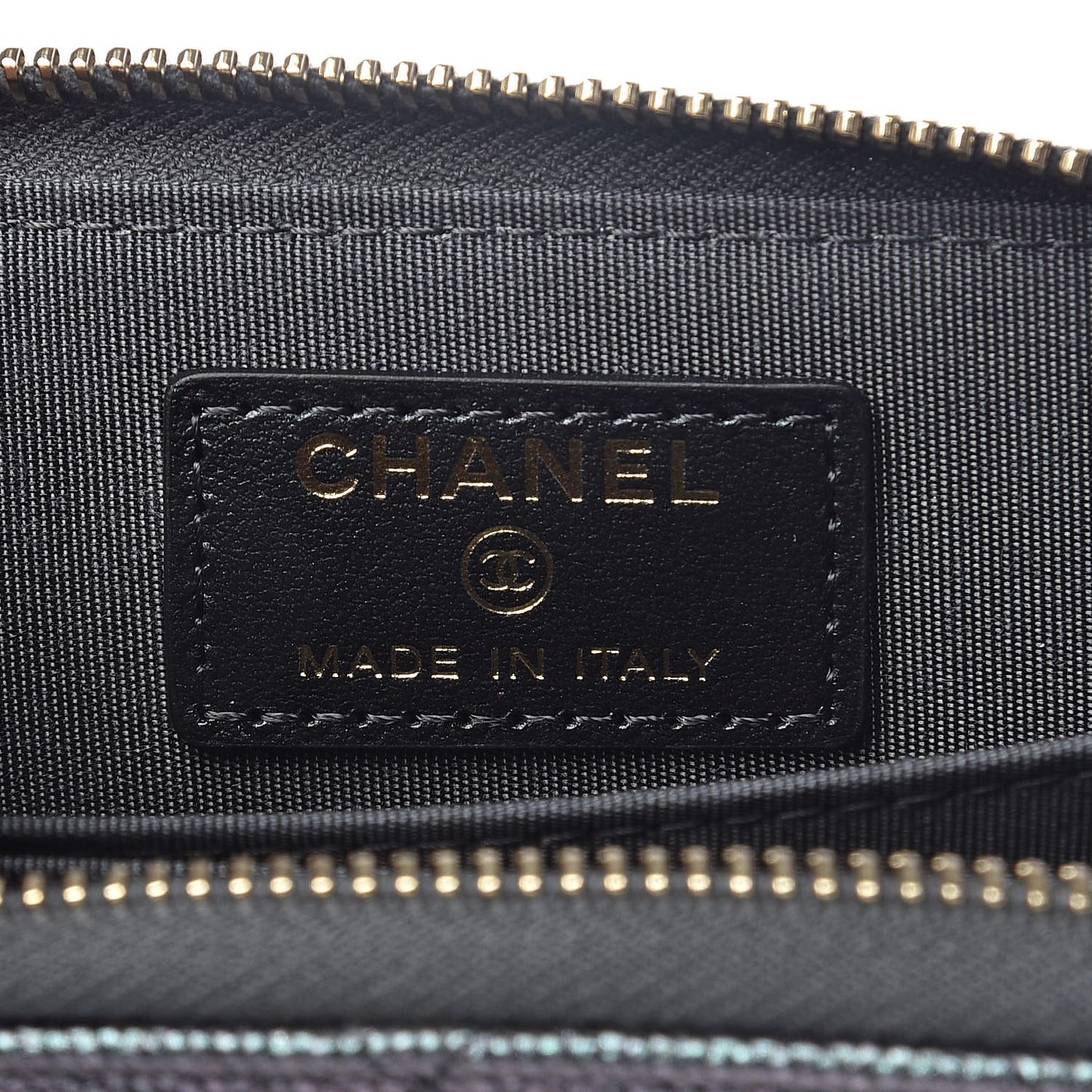 Iridescent Caviar Quilted Zip Coin Purse Black
