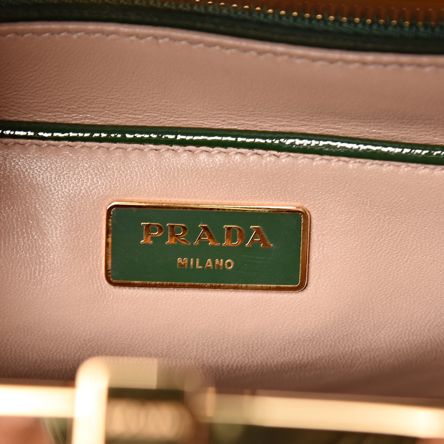 Saffiano Vernice Pyramid Bag Larice Sabbia
