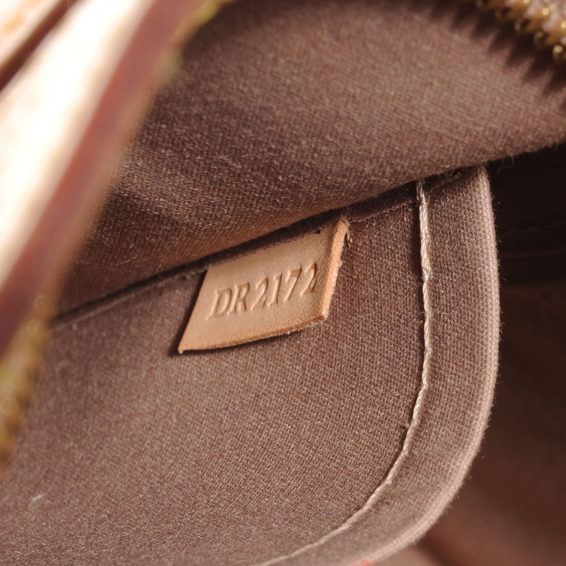 Louis Vuitton Vernis Brea MM Beige Poudre 7 of 9