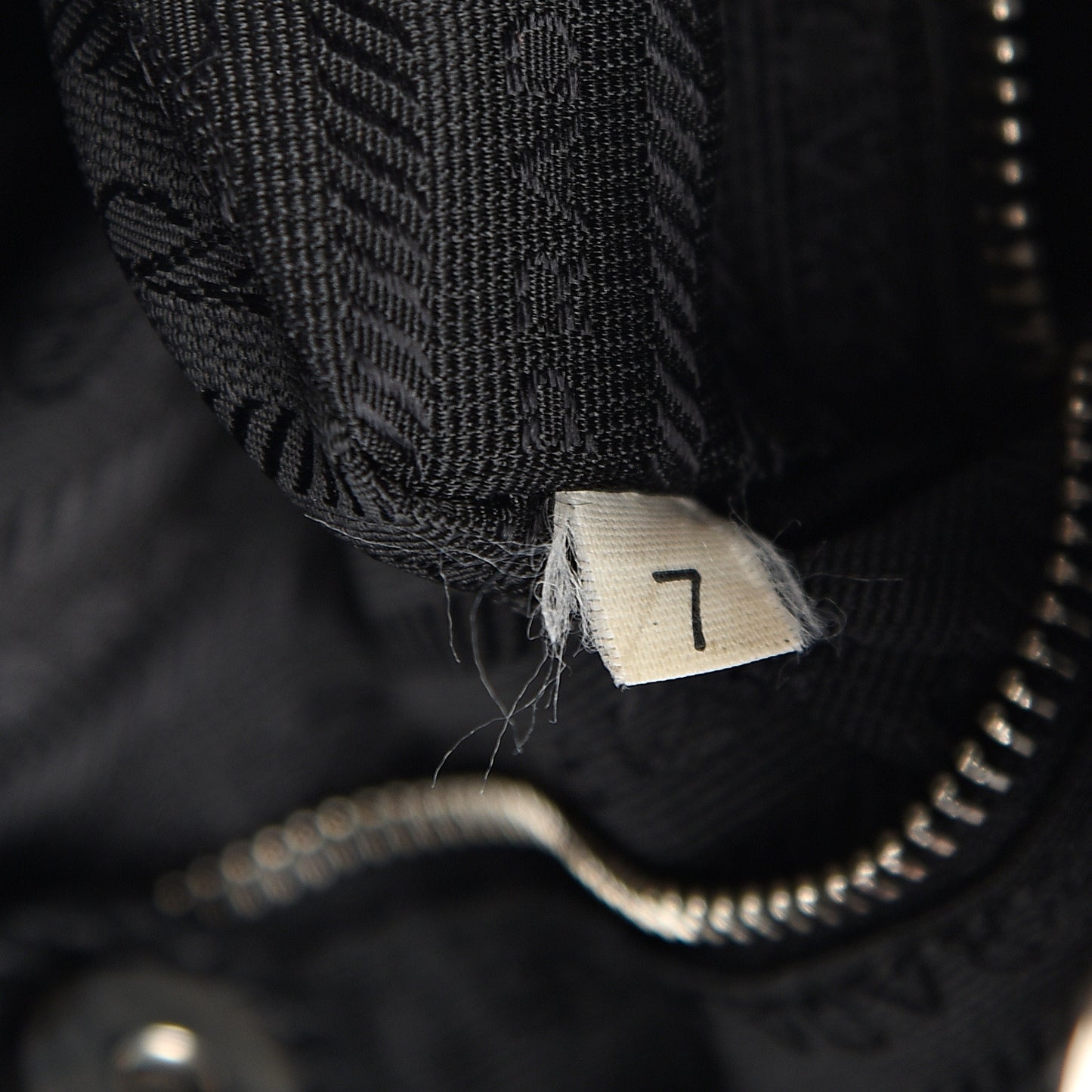 Vitello Daino Shoulder Bag Black