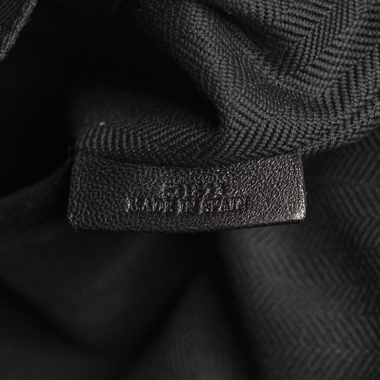 Calfskin T Pouch Black