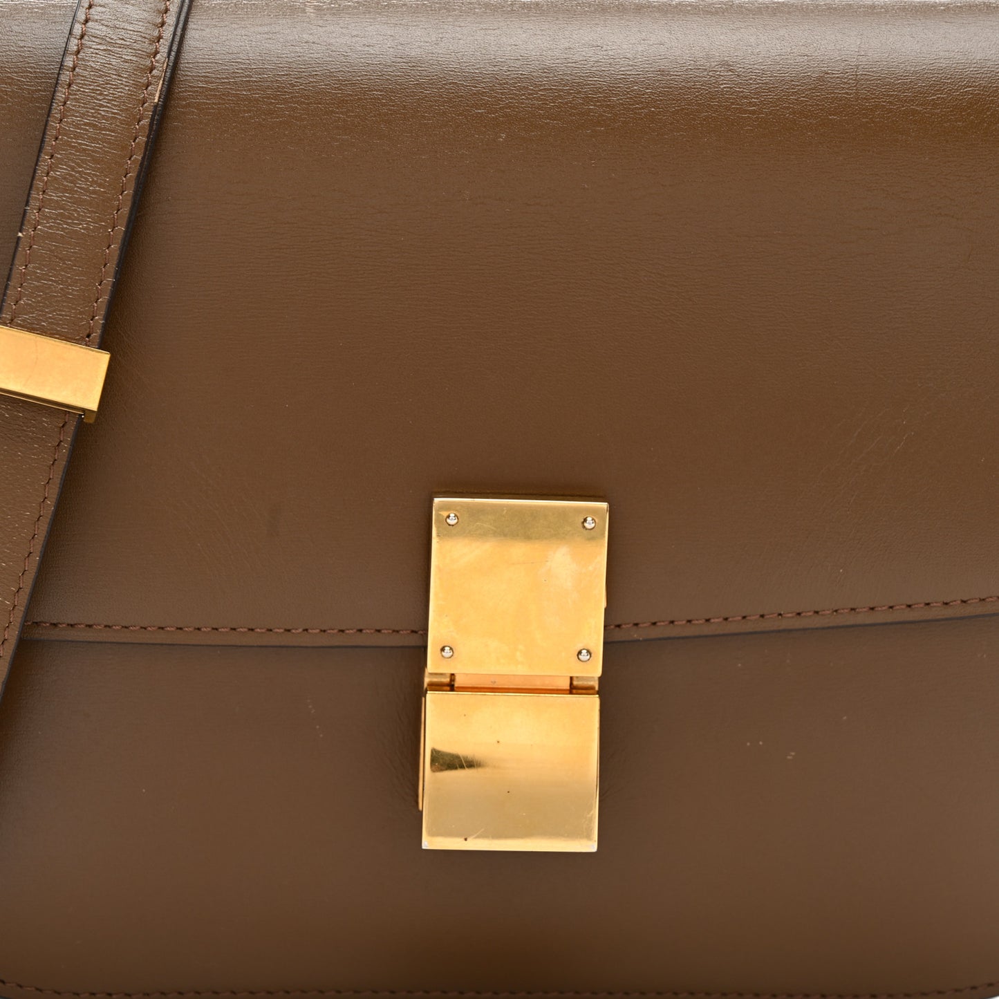 Box Calfskin Medium Classic Box Flap Bag Camel