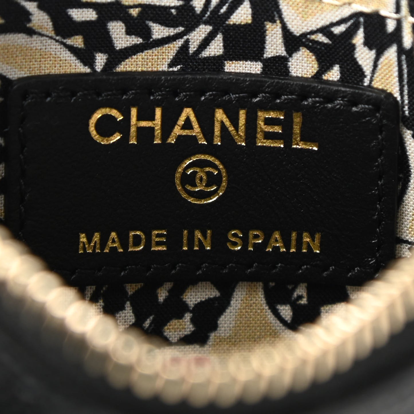 Caviar Quilted CC Zip Card Holder Black