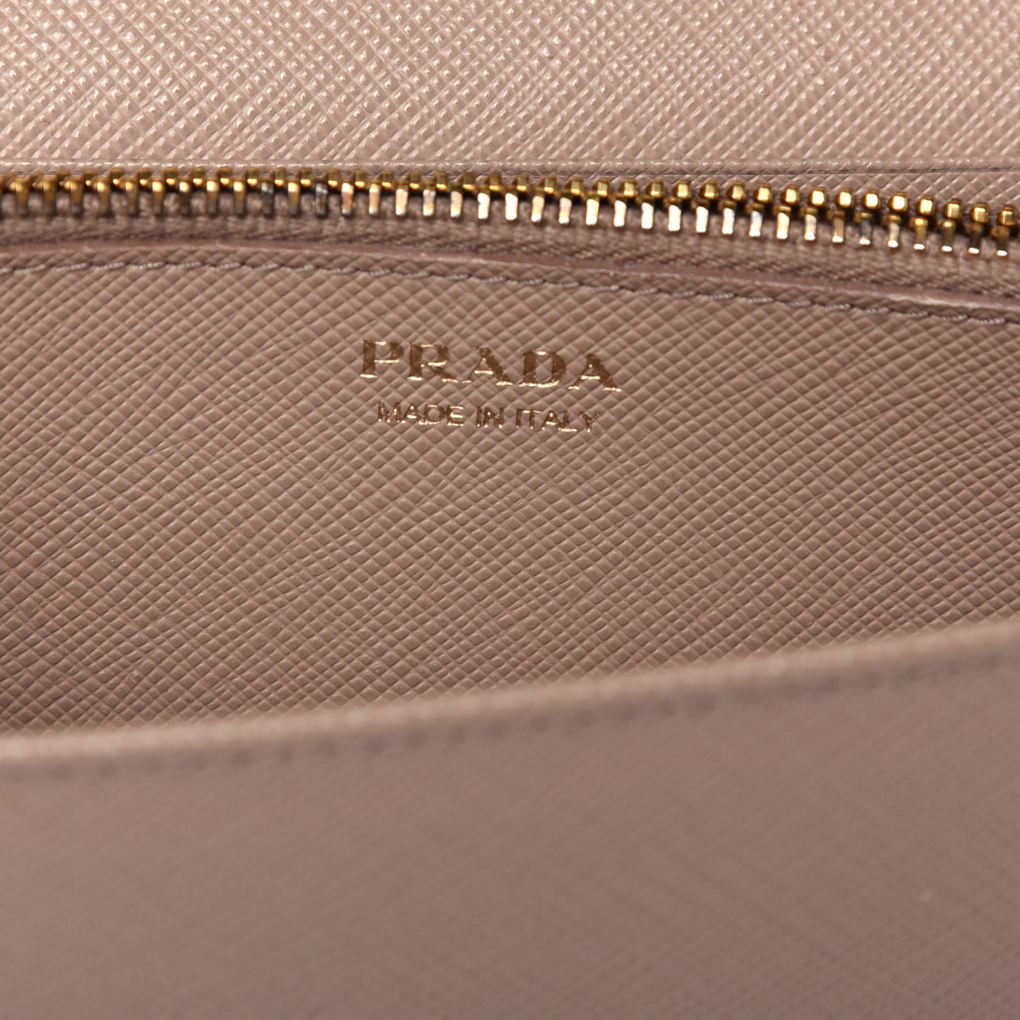 Saffiano Lux Chain Wallet Cipria