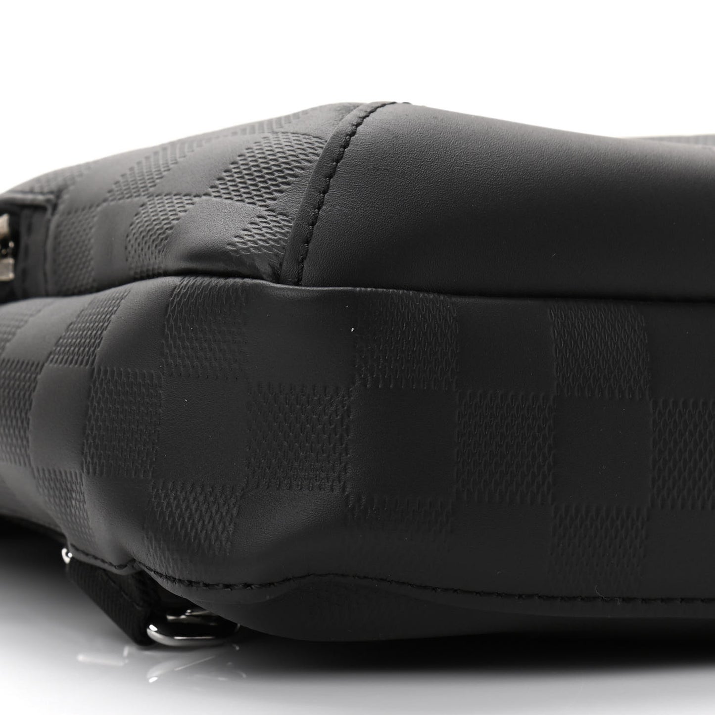 Damier Infini Avenue Sling Bag Onyx
