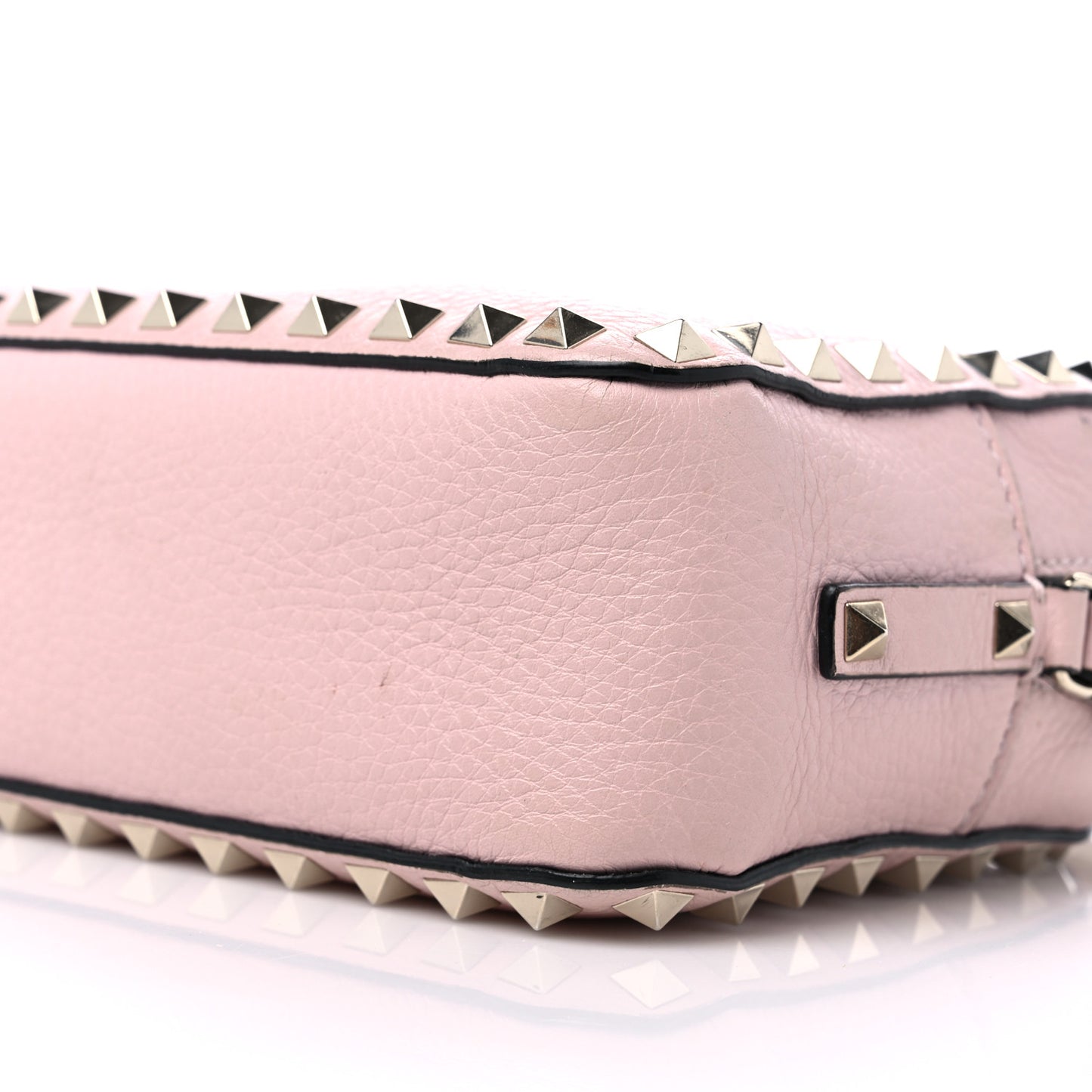 Pebbled Calfskin Rockstud Camera Crossbody Bag Poudre
