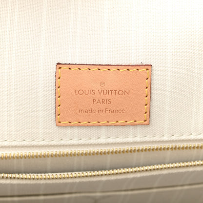 Louis Vuitton Monogram Giant By The Pool Onthego GM Brume 6 of 9