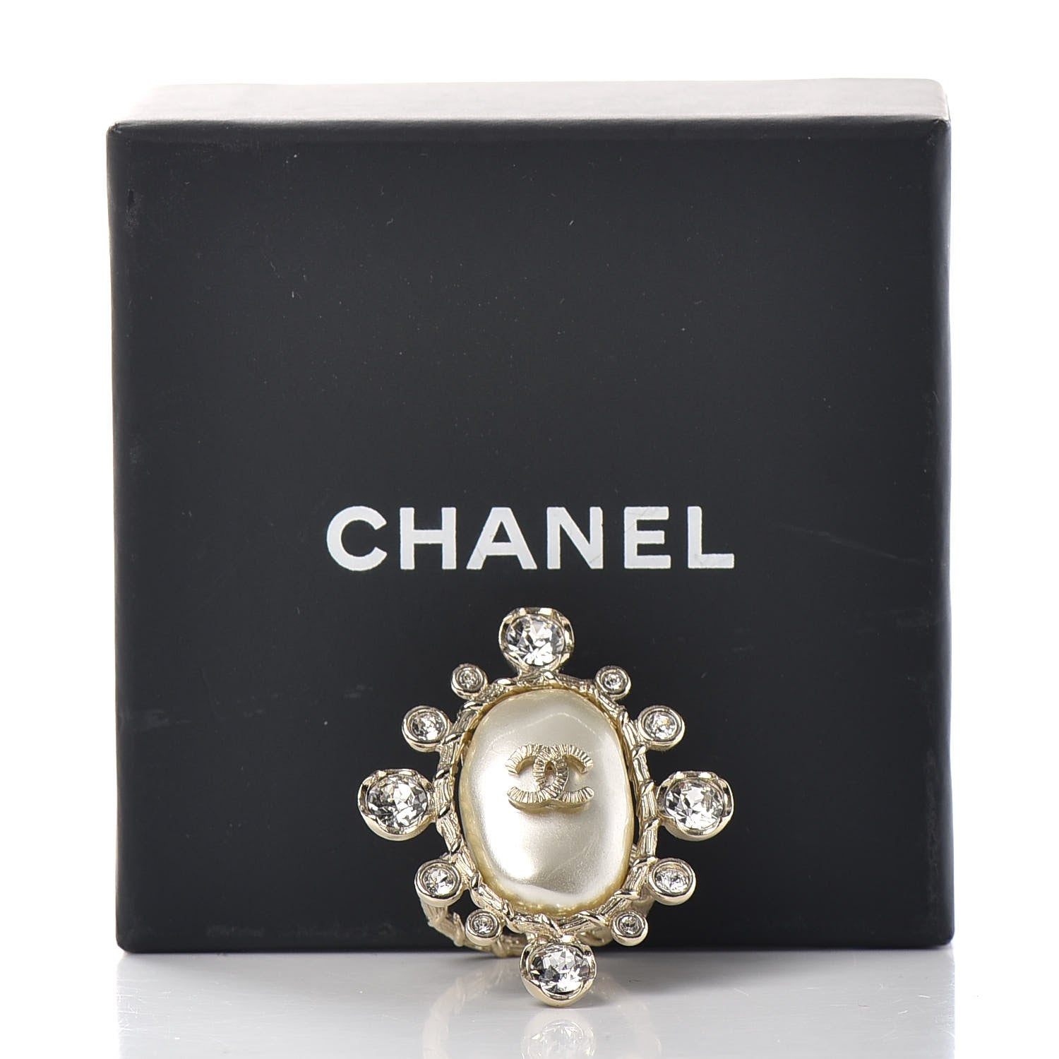 Chanel Pearl Crystal CC Ring 6 Gold Pearly White 6 of 6