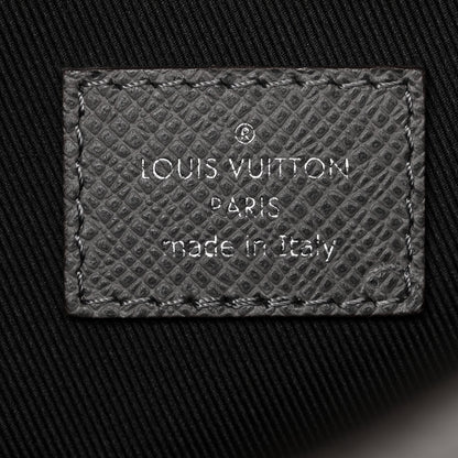 Louis Vuitton Taiga New Flap Messenger Gris 6 of 10
