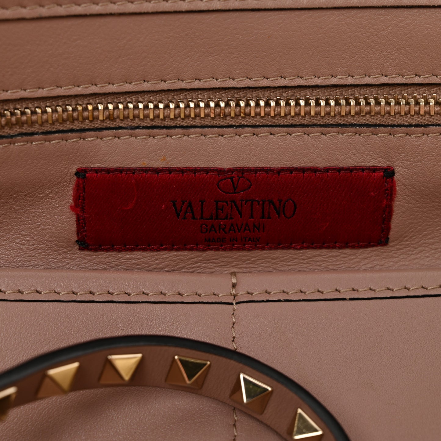 Vitello Medium Rockstud Tote Poudre