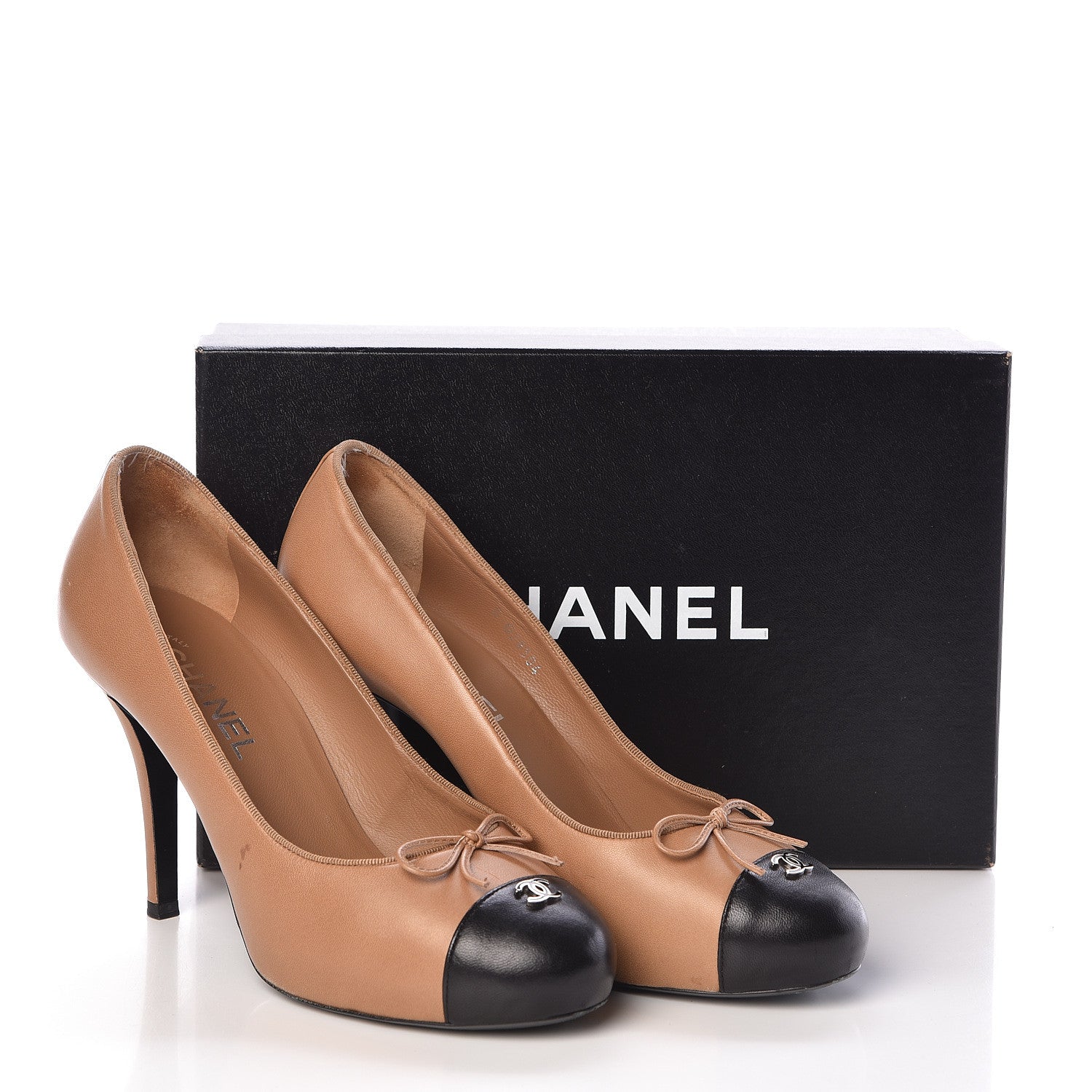 Chanel Lambskin Cap Toe CC Pumps 40 Beige Black 16 of 16