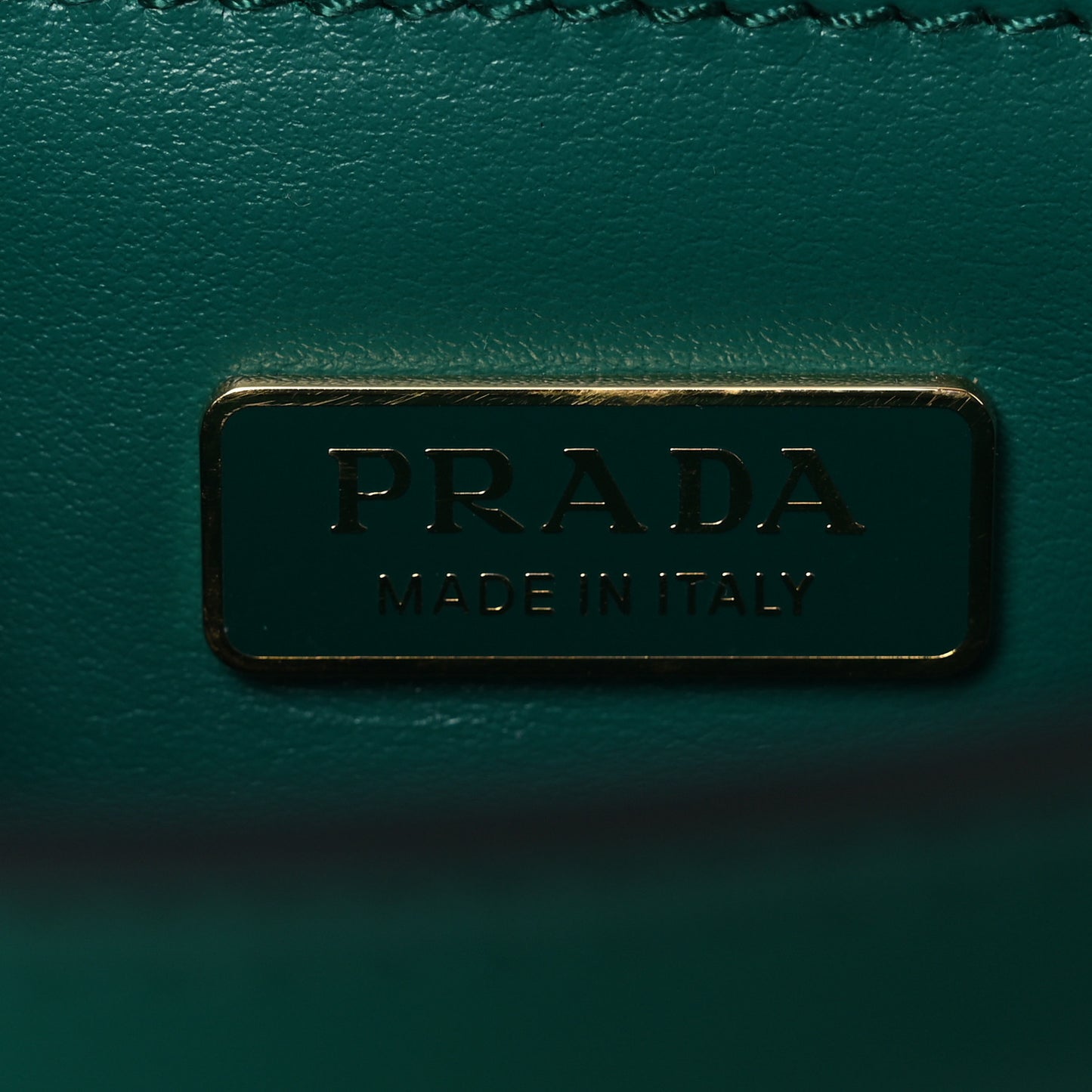 Box Calfskin Triangle Embleme Flap Shoulder Bag Assenzio