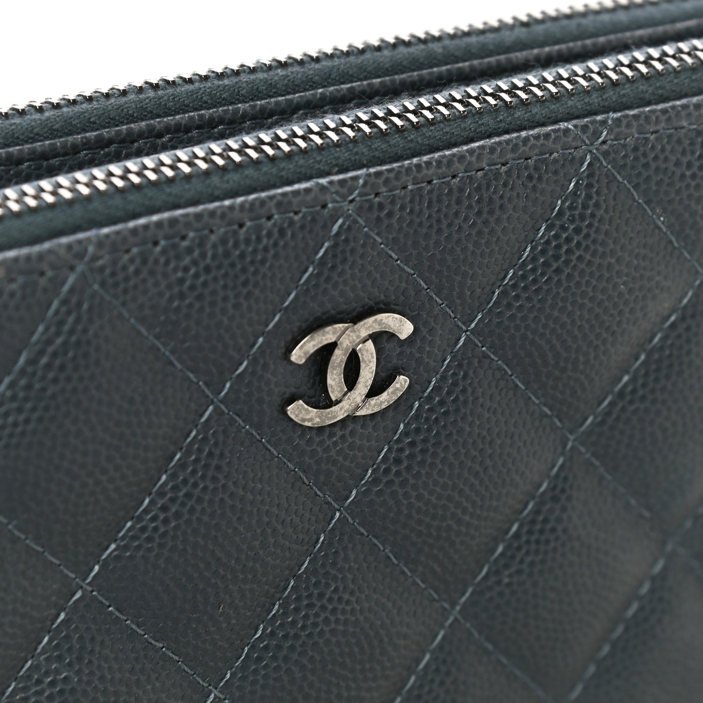 Caviar Quilted Small Clutch With Chain Grey