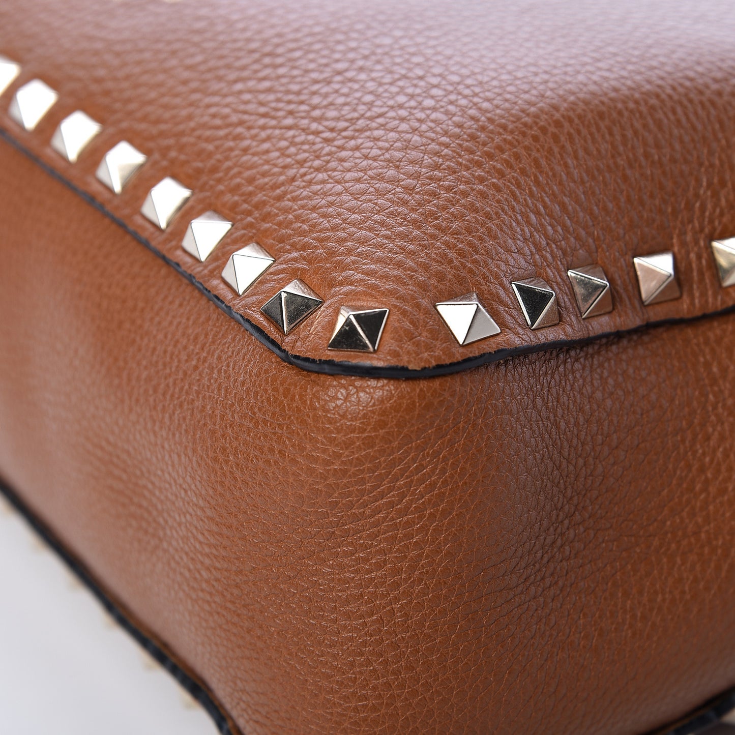 Pebbled Calfskin Small Rockstud Flip-Lock Messenger Bag Light Cuir