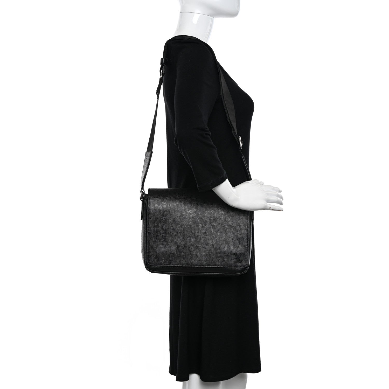 Louis Vuitton Taiga District PM Black 2 of 10