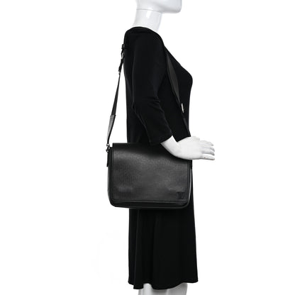 Louis Vuitton Taiga District PM Black 2 of 10