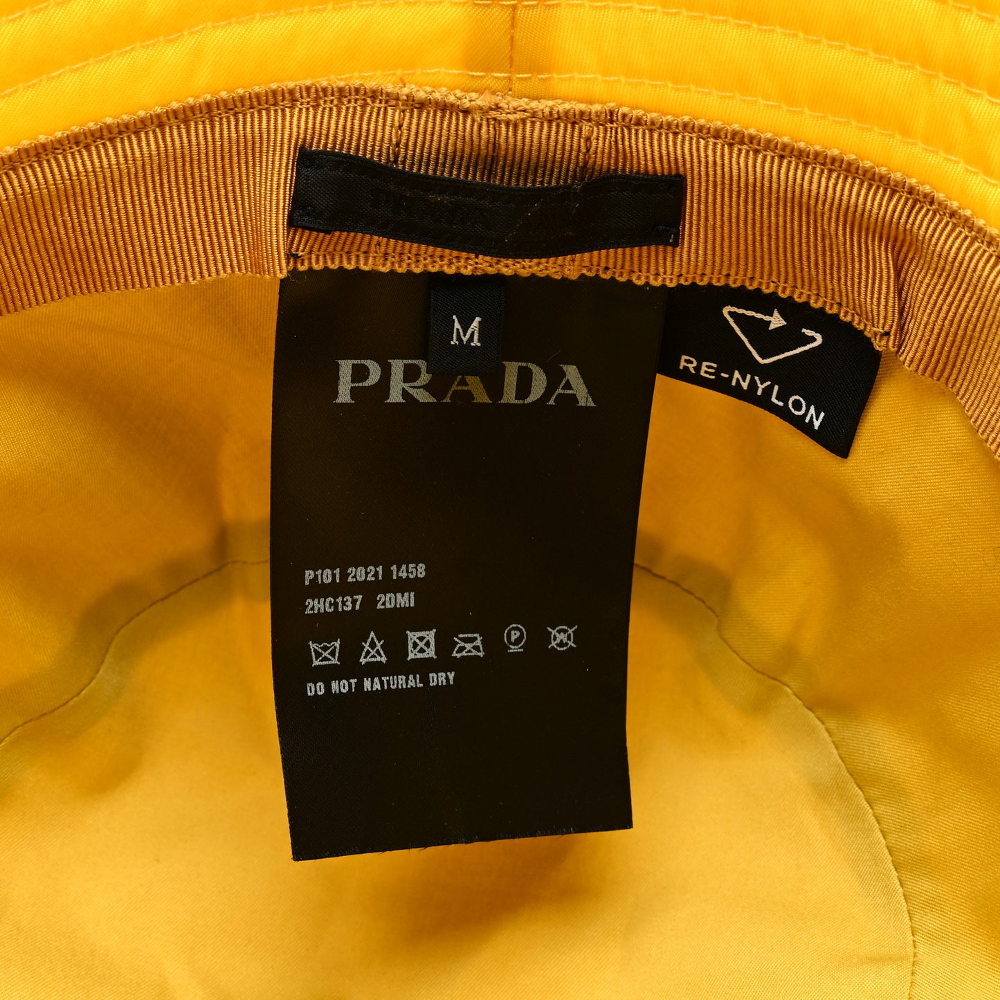 Re-Nylon Metal Triangle Logo Mens Bucket Hat M Giallo