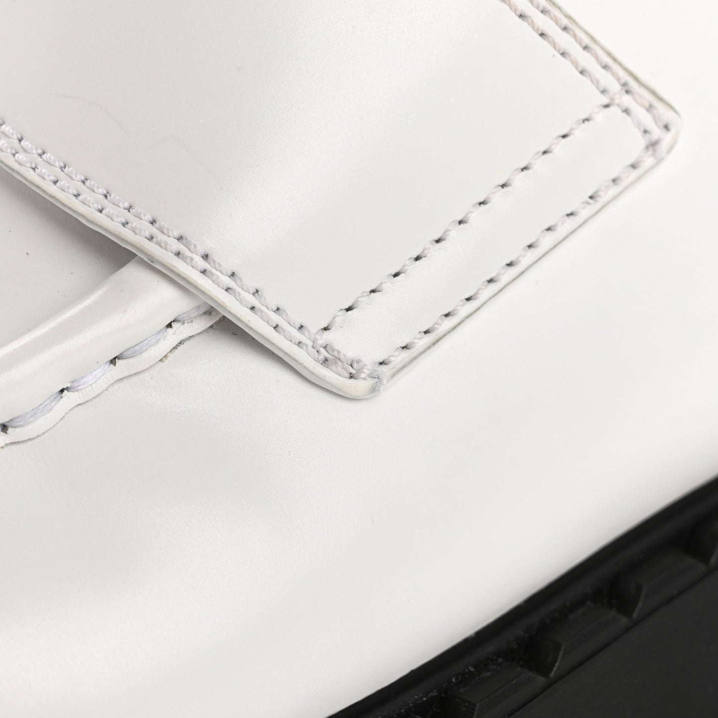 Brushed Calfskin Metal Triangle Logo 20mm Loafers 39.5 White