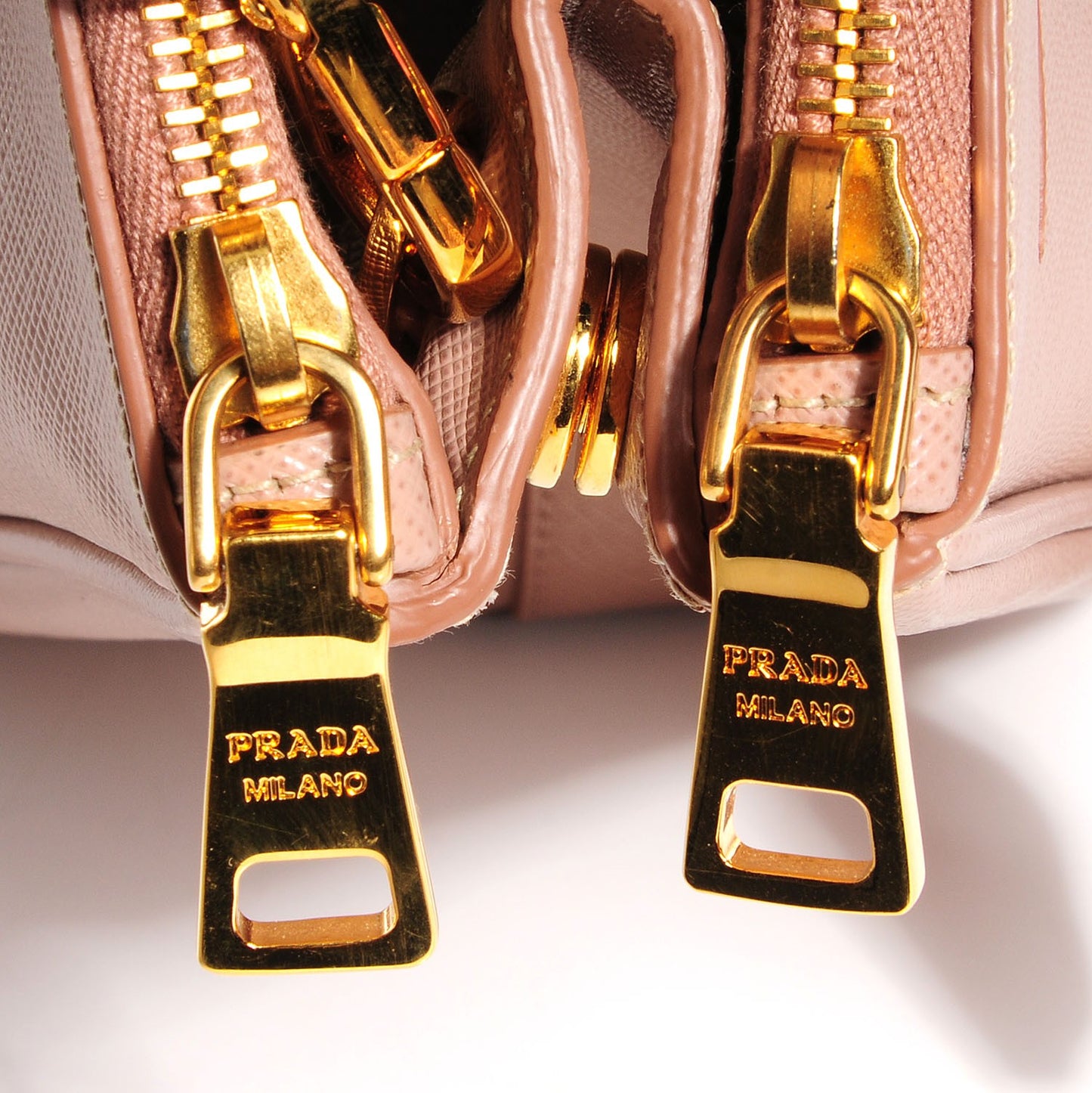 Saffiano Lux Medium Double Zip Tote Cammeo