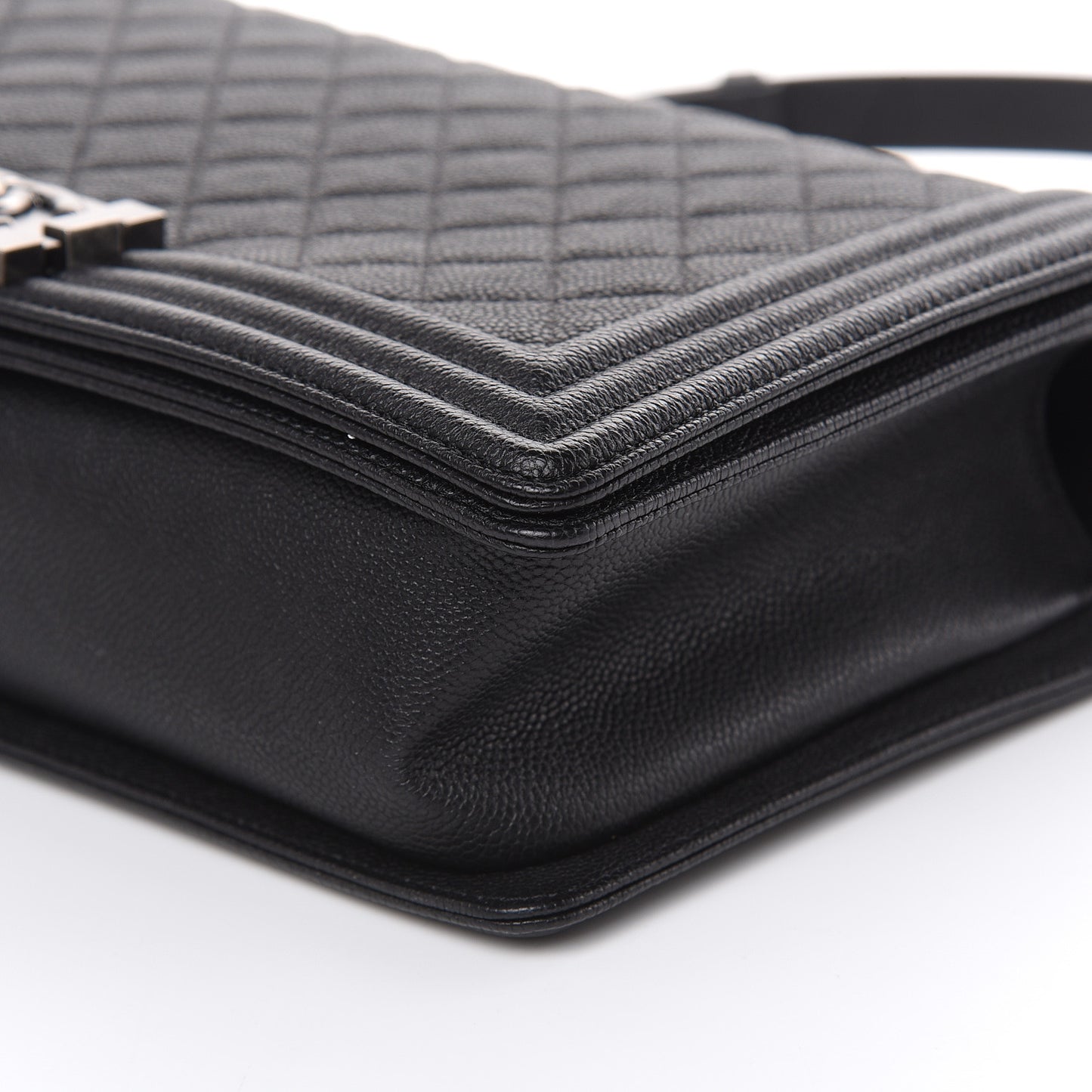 Caviar Quilted New Medium Boy Flap Black