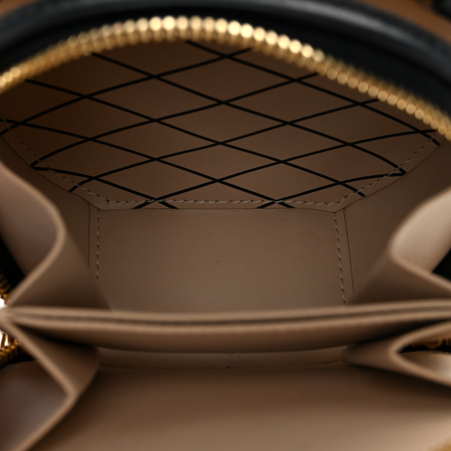 Reverse Monogram Mini Boite Chapeau