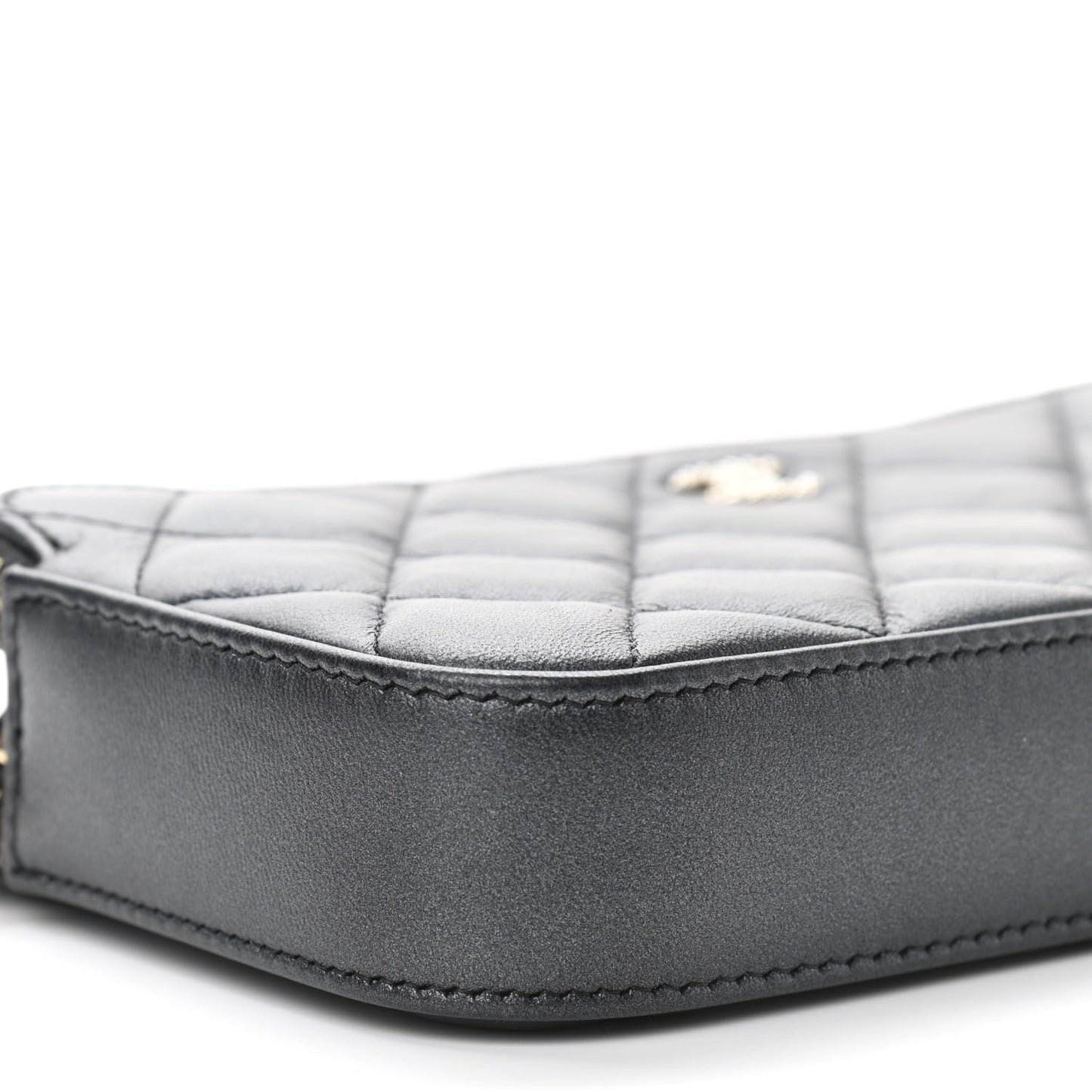 Iridescent Lambskin Quilted Pearl Clutch With Chain Black