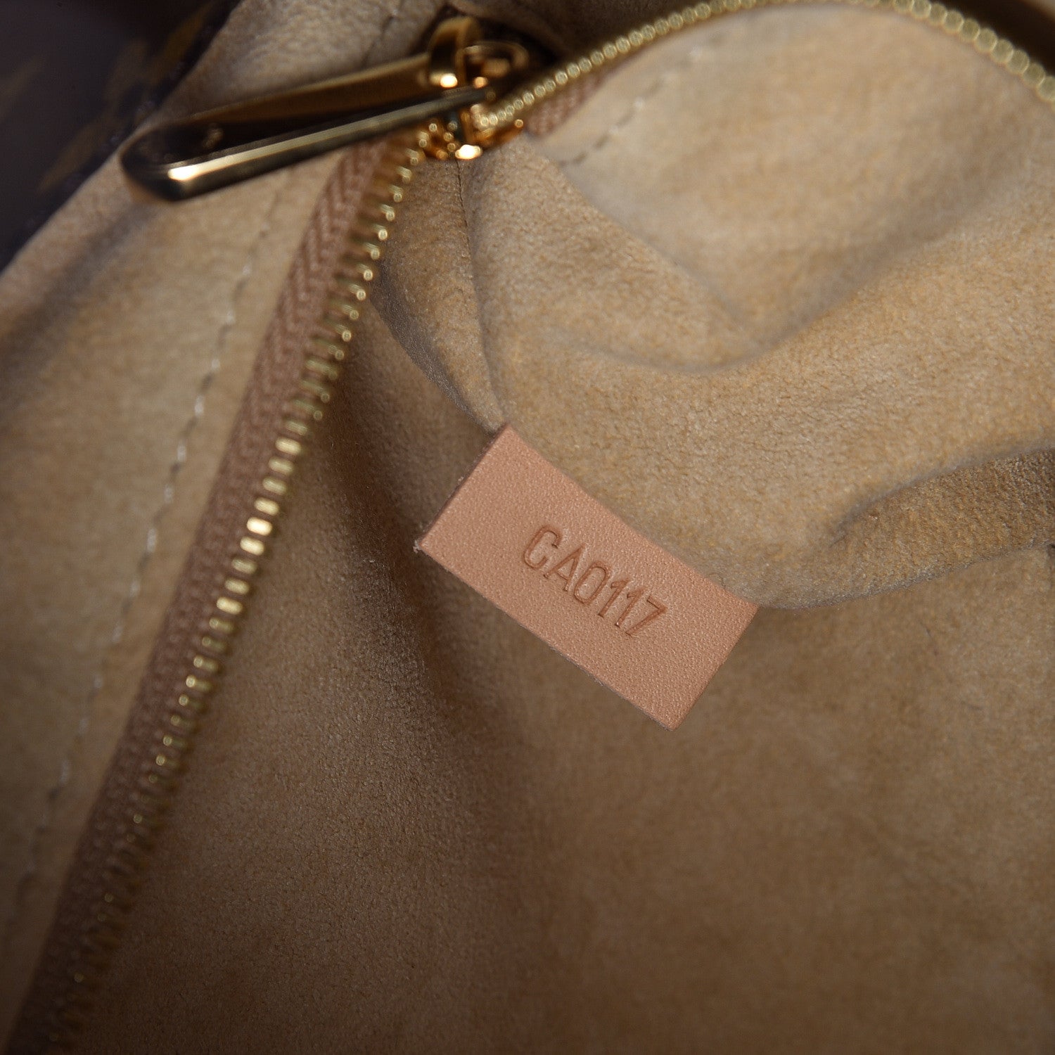 Louis Vuitton Monogram Artsy MM 8 of 9