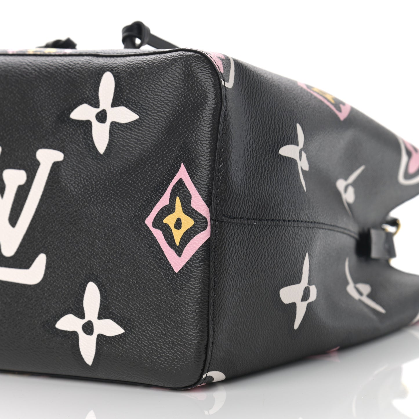 Monogram Giant Wild At Heart Neonoe MM Black