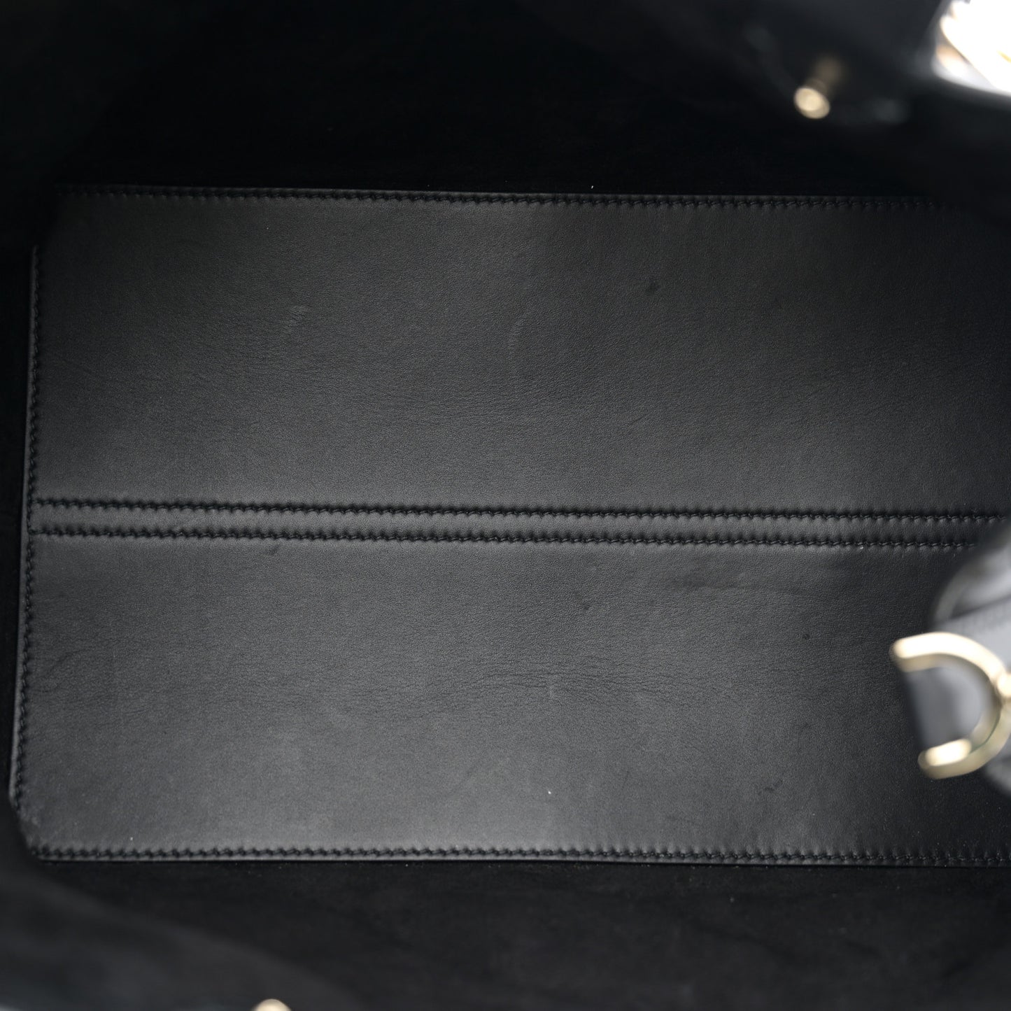 Calfskin Macrocannage Medium Toujours Black