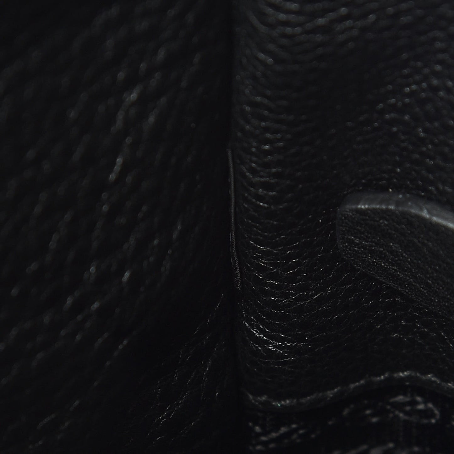 Vitello Daino Hobo Black