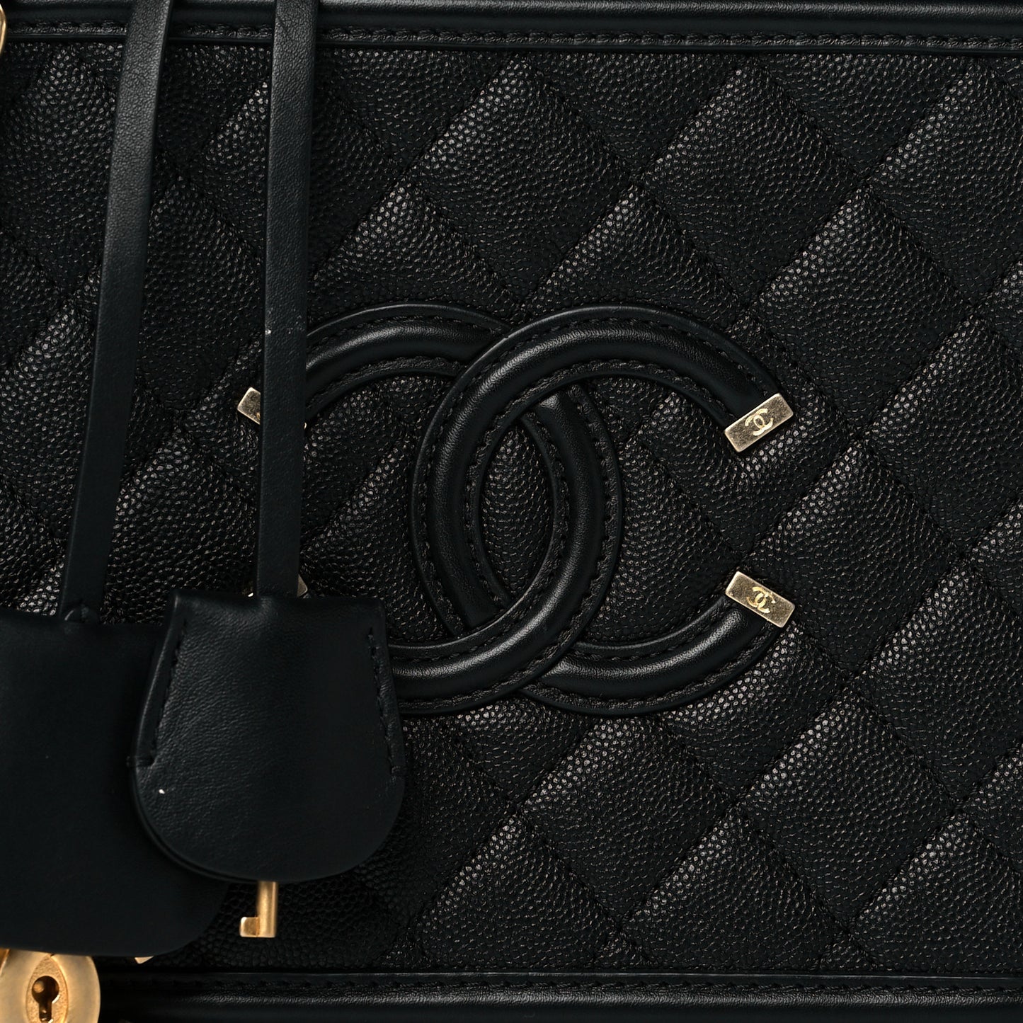 Caviar Quilted Medium CC Filigree Vanity Case Black