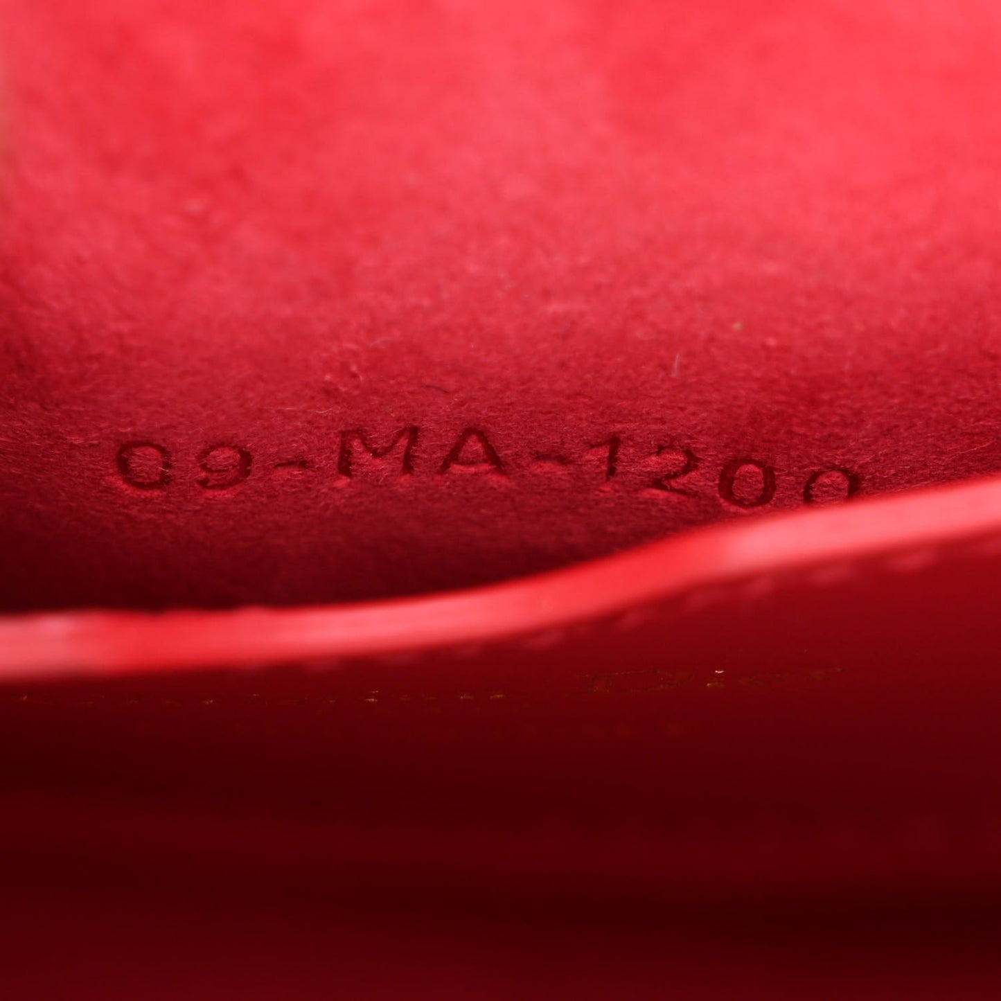 Box Calfskin Small Bobby Flap Raspberry