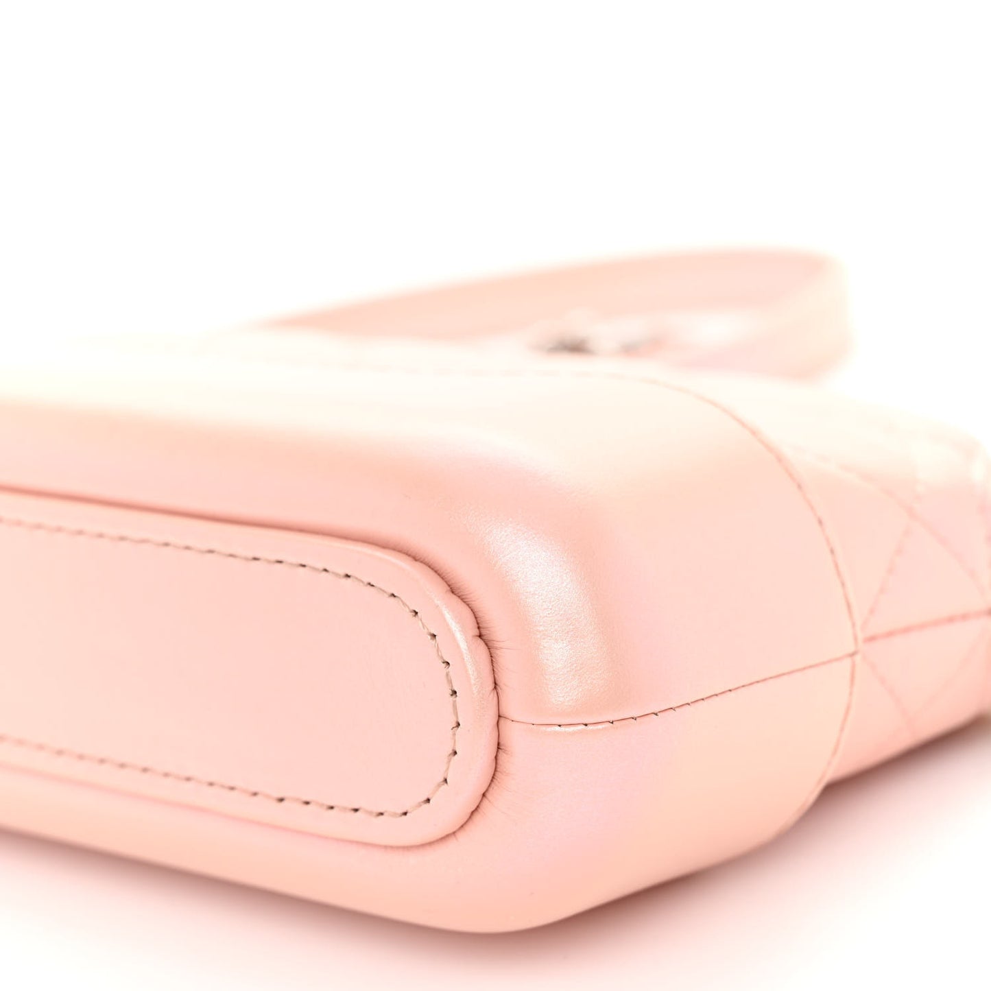Iridescent Lambskin Calfskin Quilted Small Gabrielle Clutch With Chain Light Pink