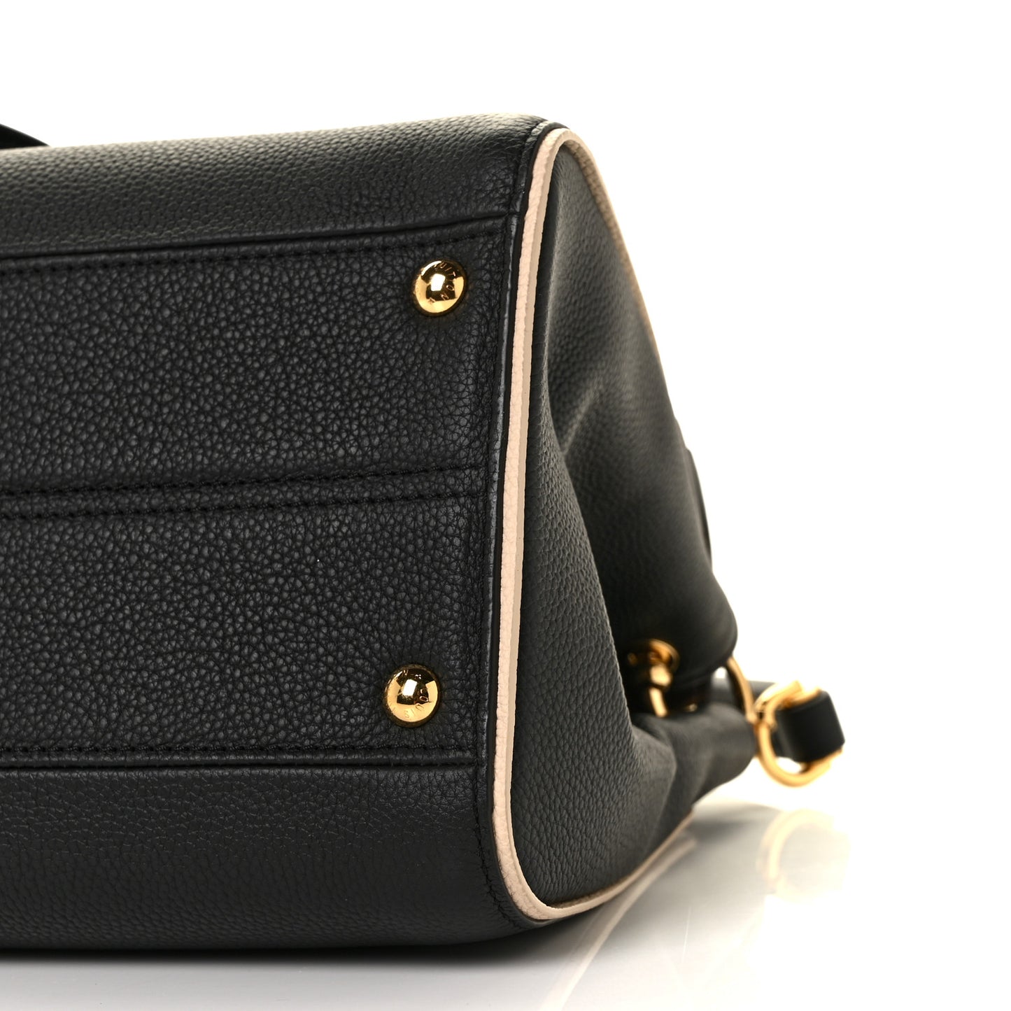 Monogram Double V Black