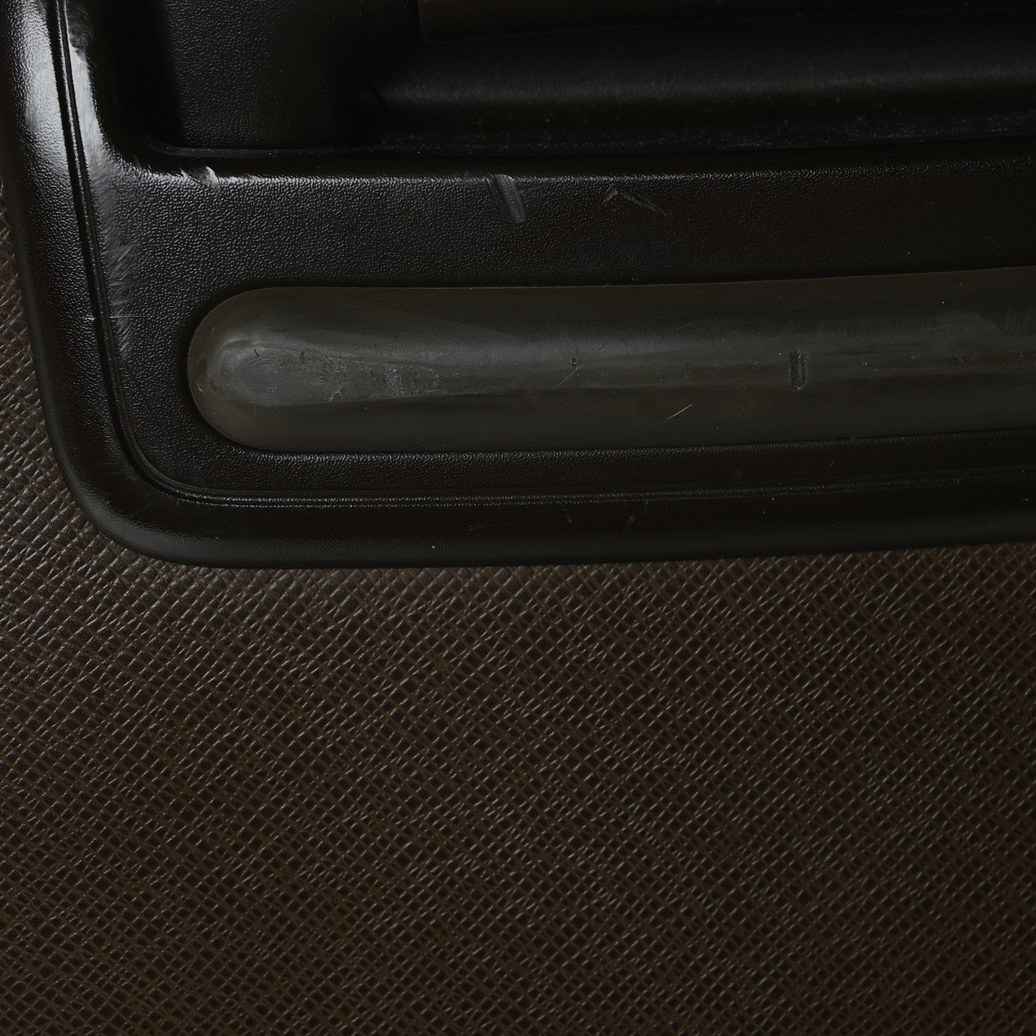 Louis Vuitton Taiga Pegase 55 Grizzli 10 of 17