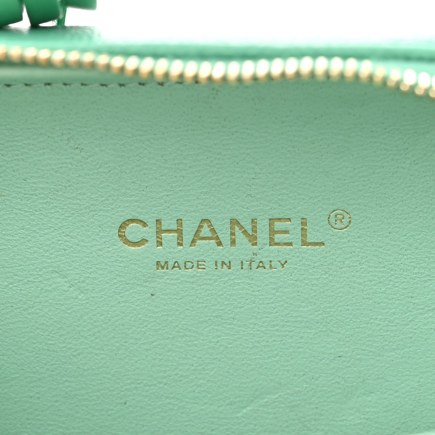 Caviar Quilted Small CC Filigree Vanity Case Green