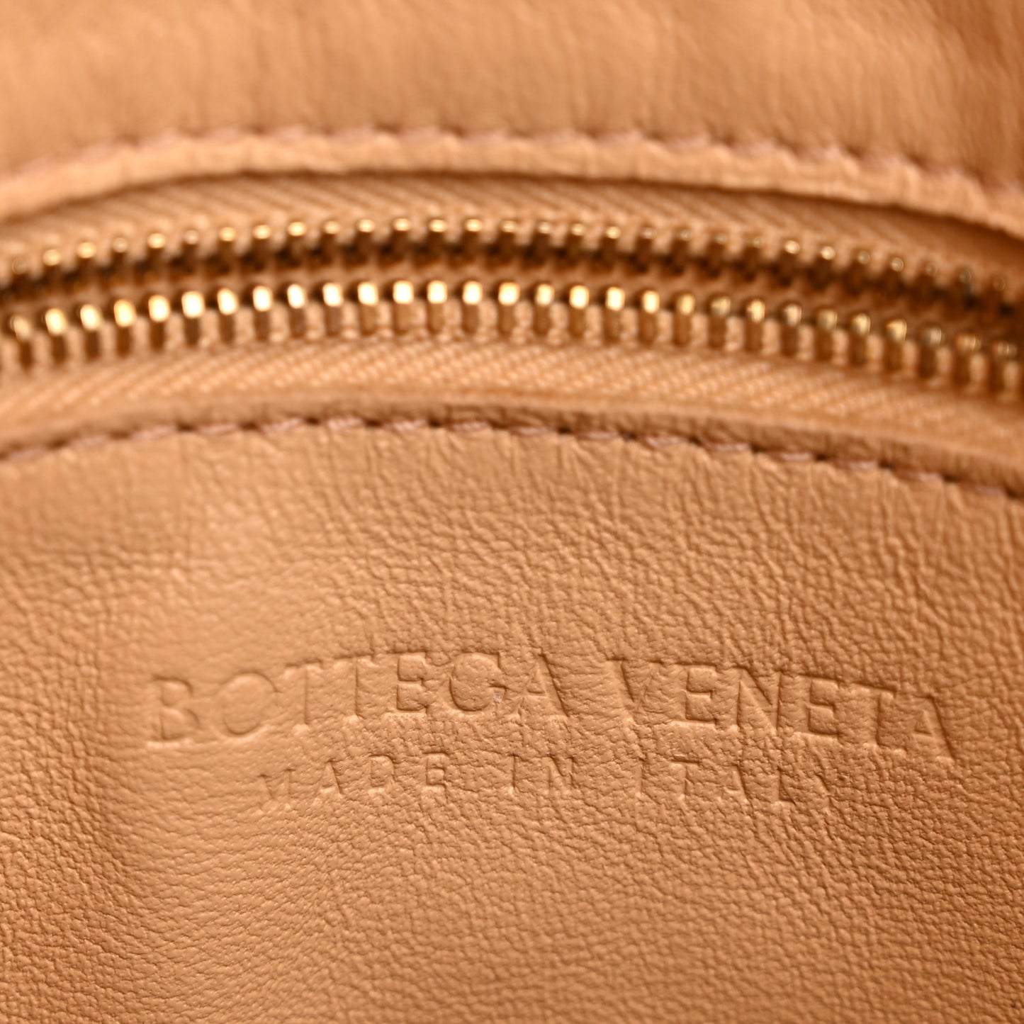 Lambskin Maxi Intrecciato Cassette Messenger Almond